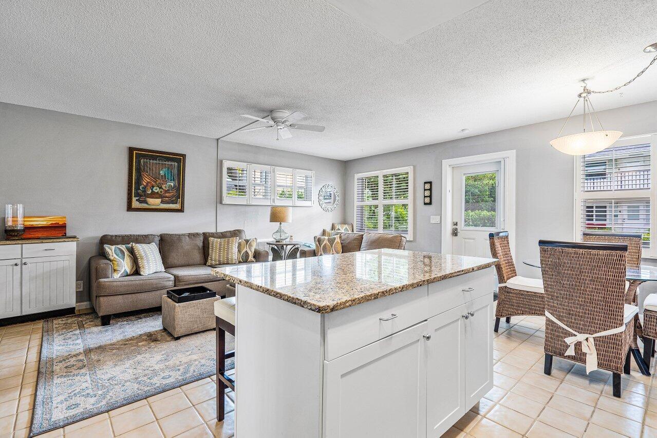 BEACH HOUSE CONDO - Residential