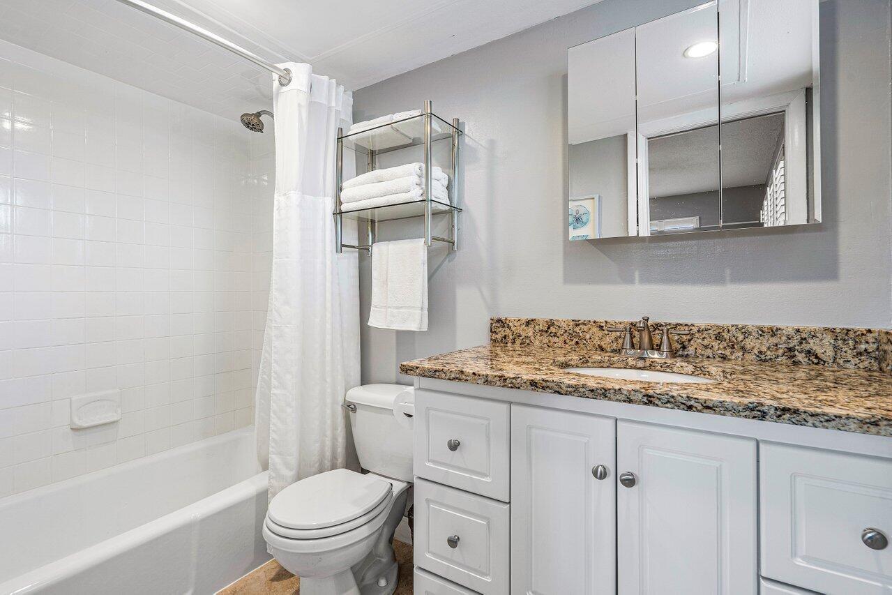 BEACH HOUSE CONDO - Residential