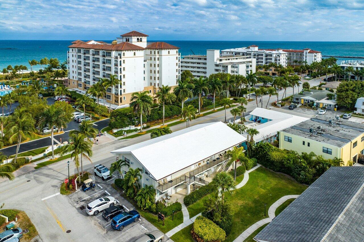 BEACH HOUSE CONDO - Residential