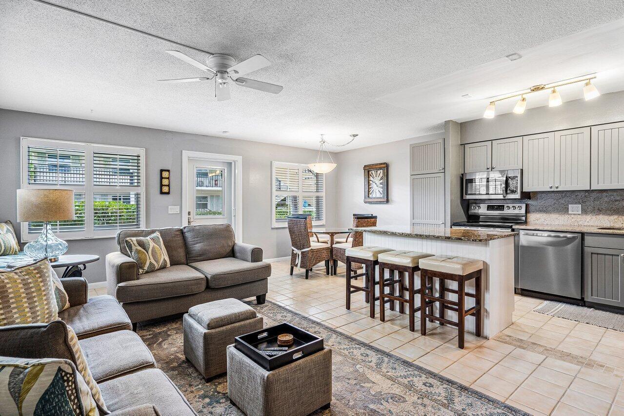 BEACH HOUSE CONDO - Residential