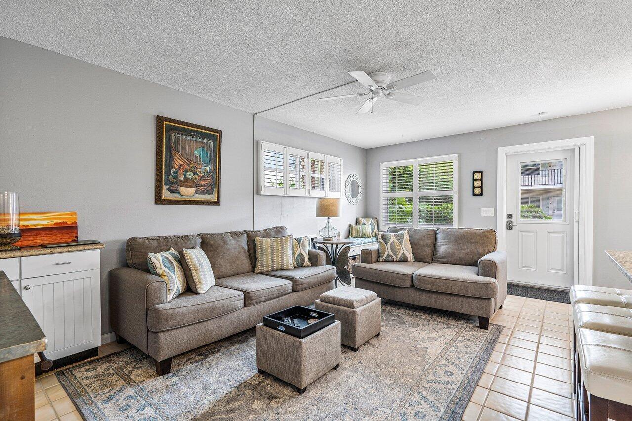 BEACH HOUSE CONDO - Residential