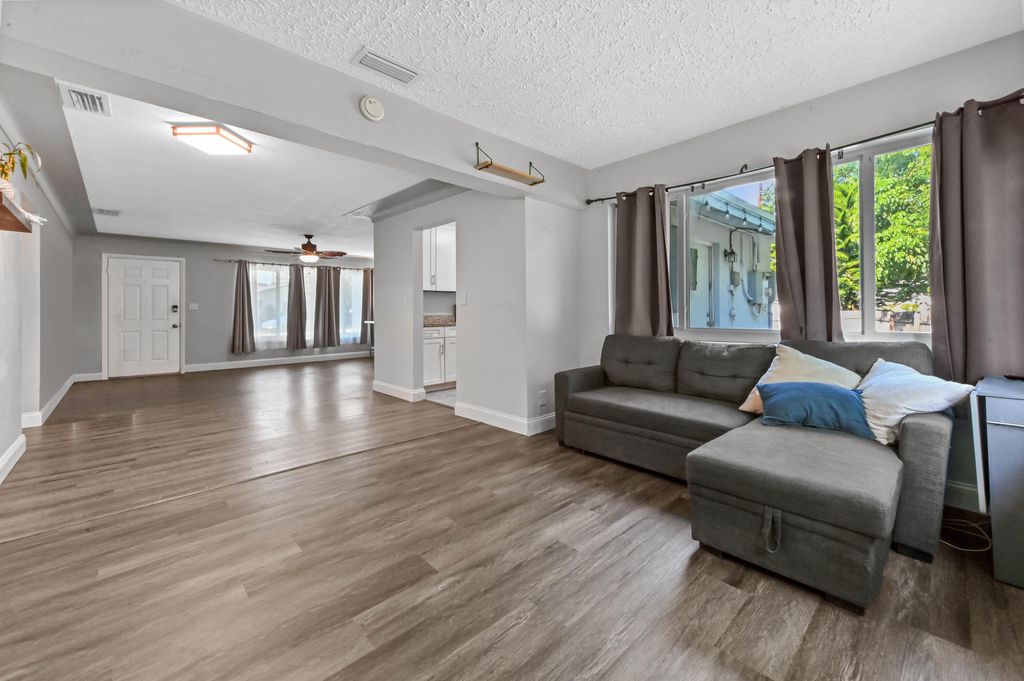 Photo of 2898 SE 1st Place, Boynton Beach, FL 33435 (MLS # B26004481)