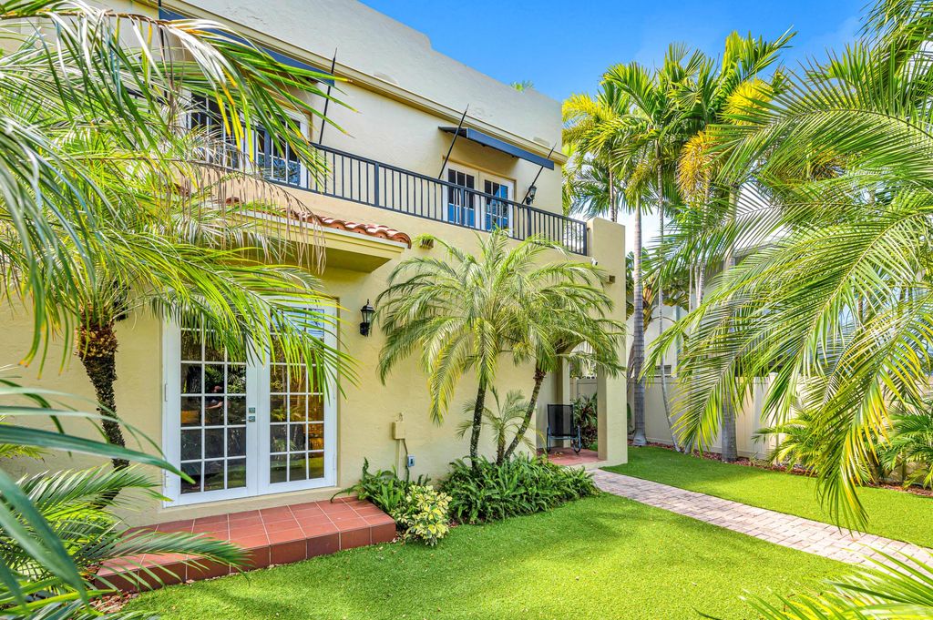 Photo of 449 NE 16th Ave, Fort Lauderdale, FL 33301 (MLS # B26000673)