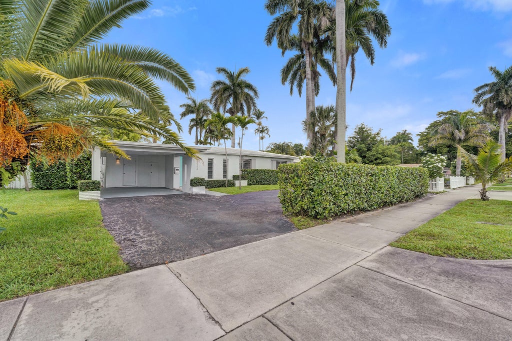 Photo of 3113 Hollywood Boulevard, Hollywood, FL 33021 (MLS # B26038145)