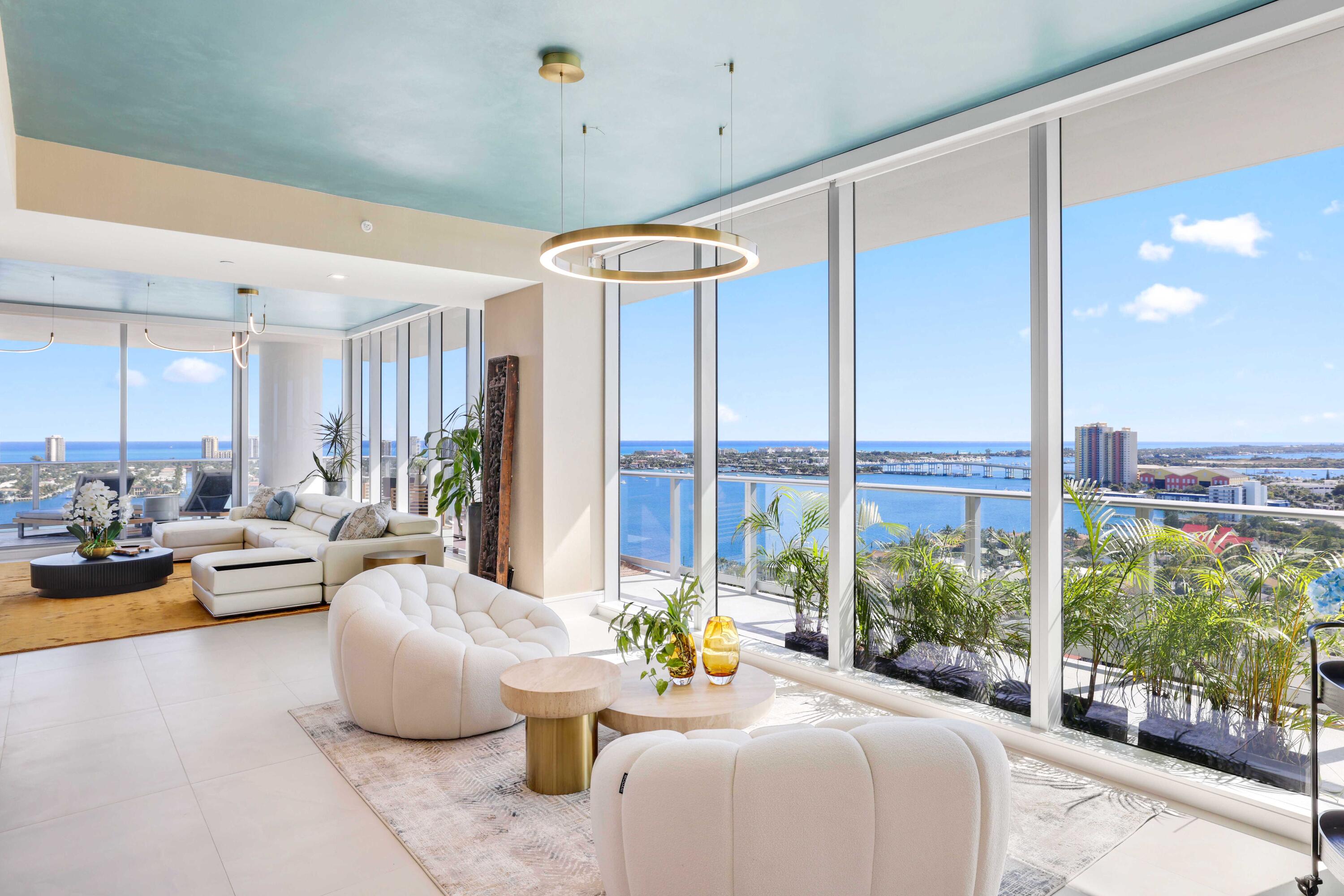 NAUTILUS 220 CONDOMINIUM - Residential