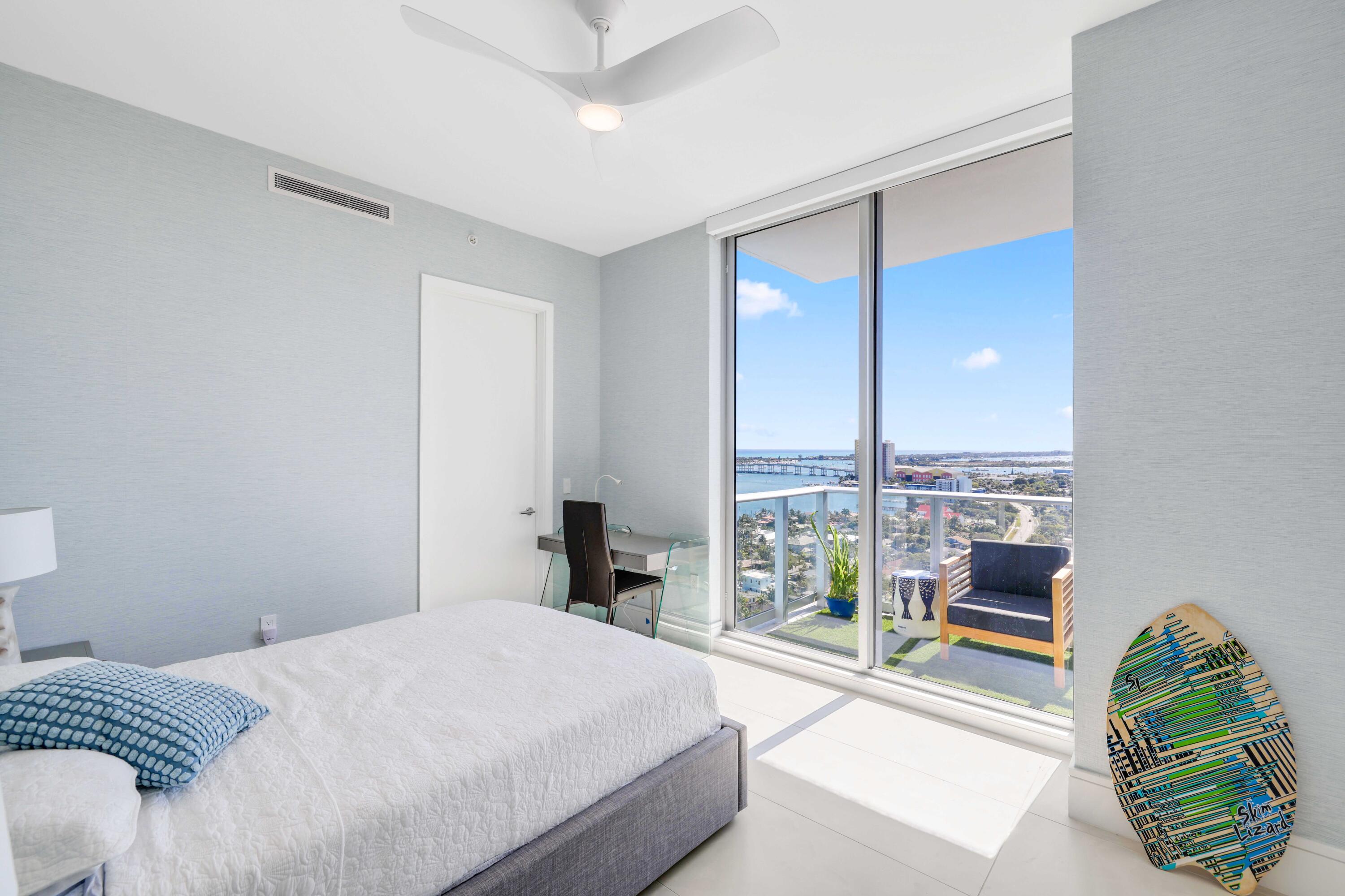 NAUTILUS 220 CONDOMINIUM - Residential