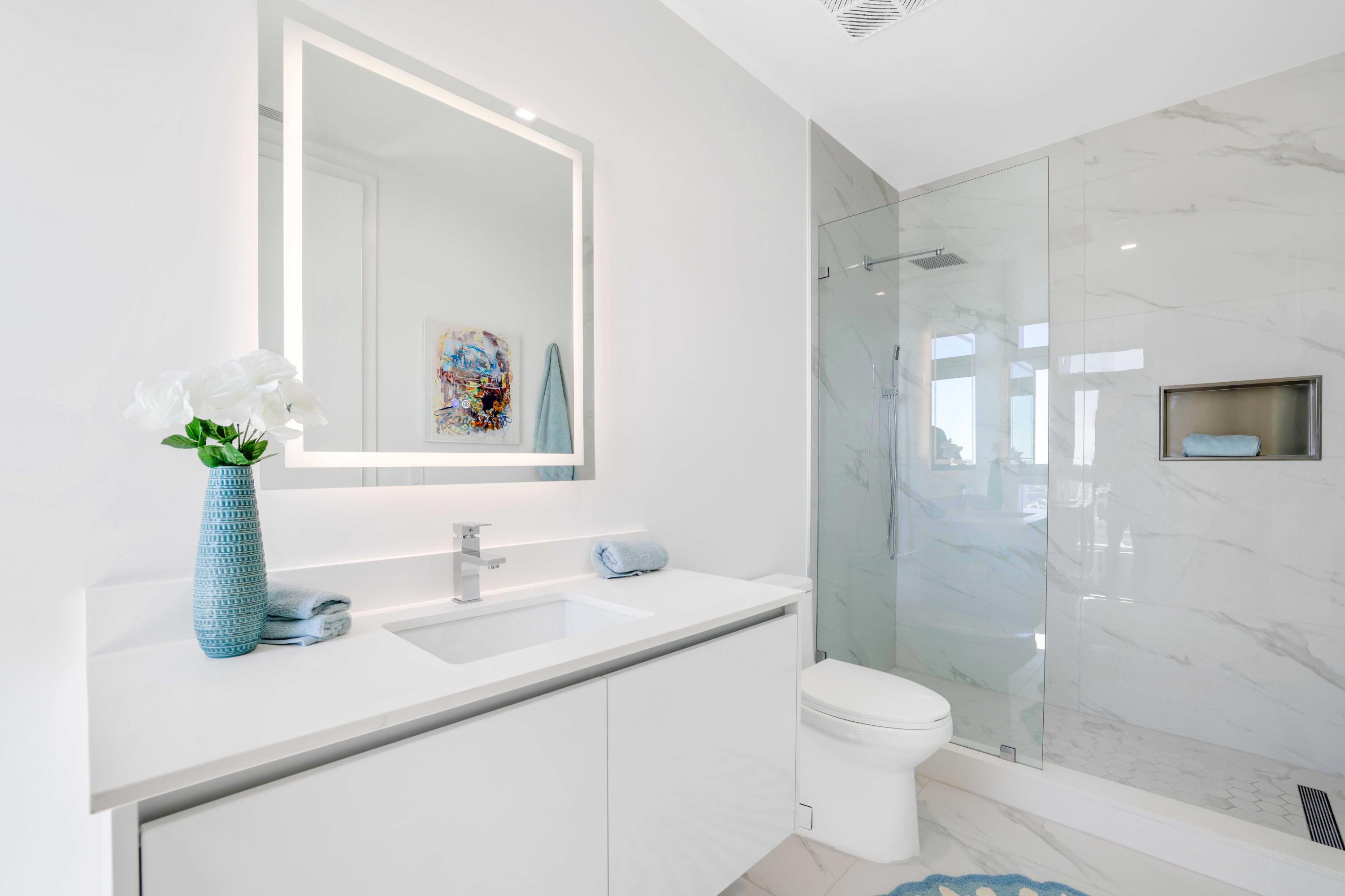 NAUTILUS 220 CONDOMINIUM - Residential