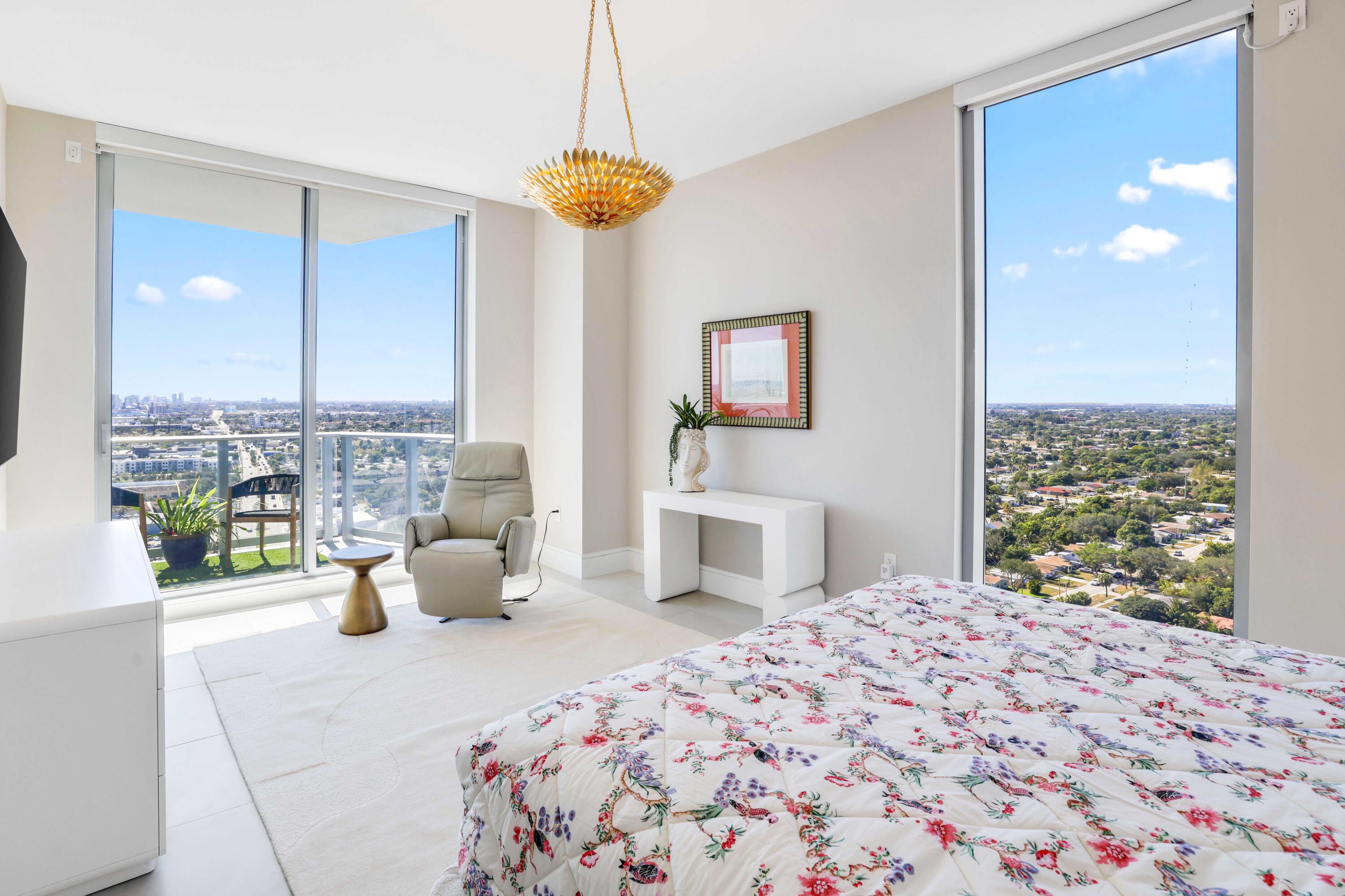 NAUTILUS 220 CONDOMINIUM - Residential