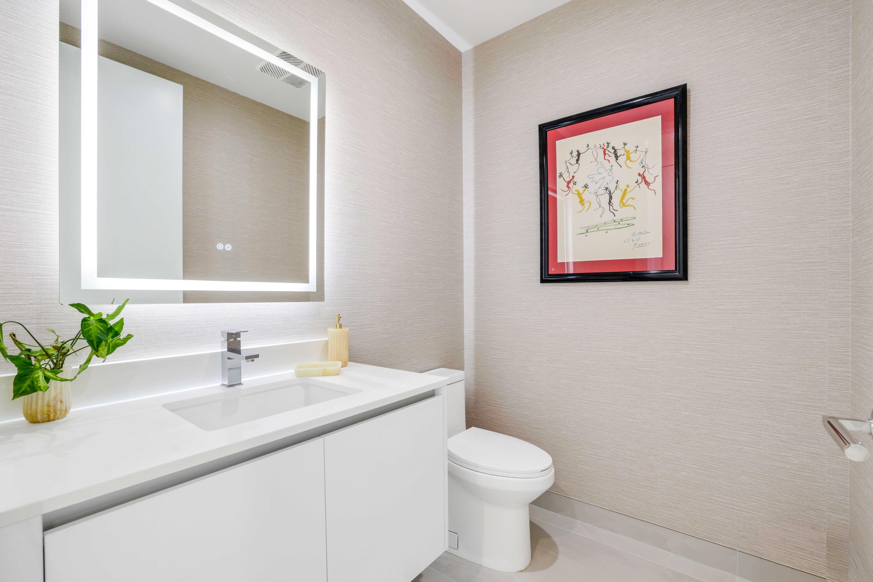 NAUTILUS 220 CONDOMINIUM - Residential