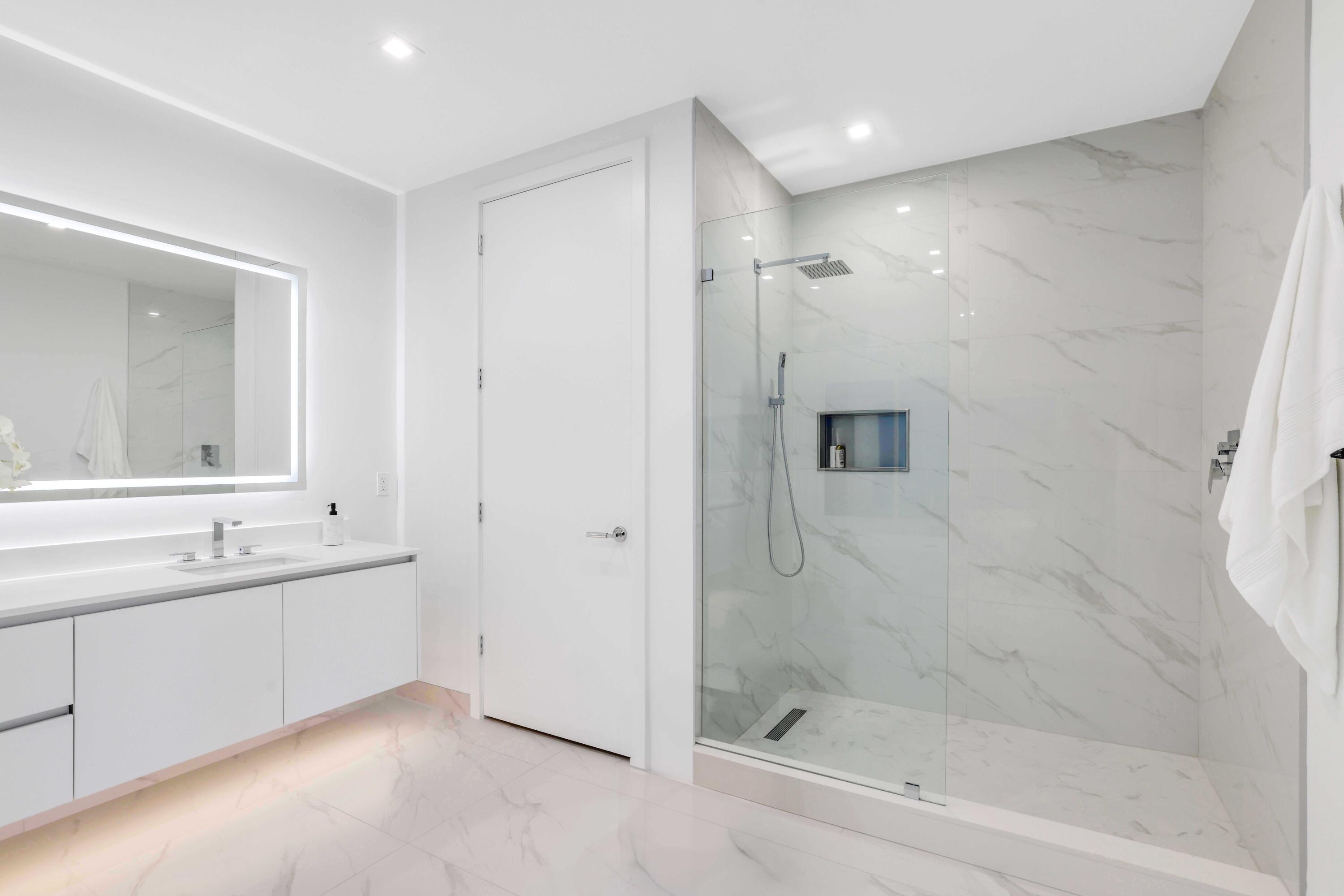 NAUTILUS 220 CONDOMINIUM - Residential