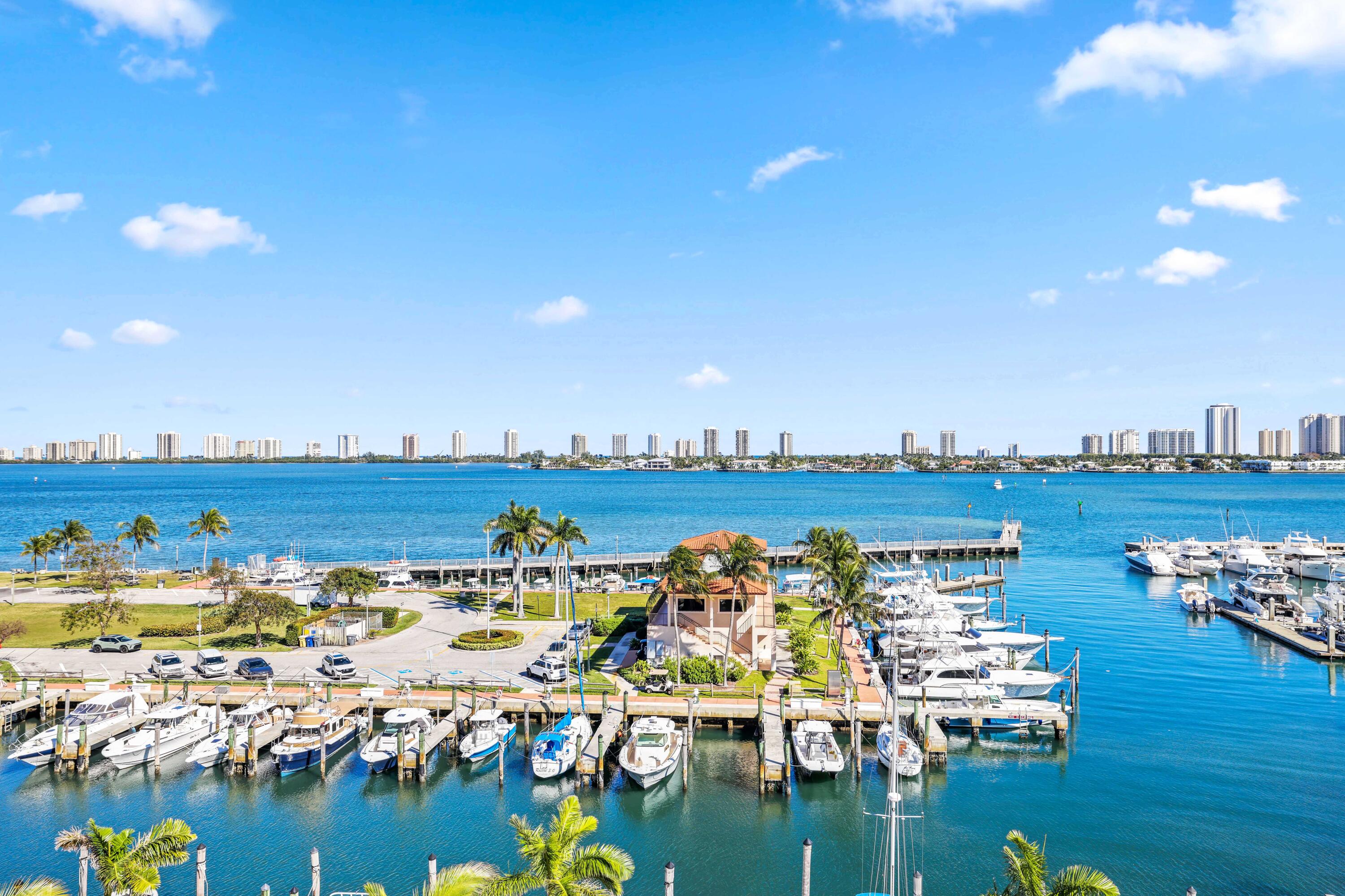 NAUTILUS 220 CONDOMINIUM - Residential