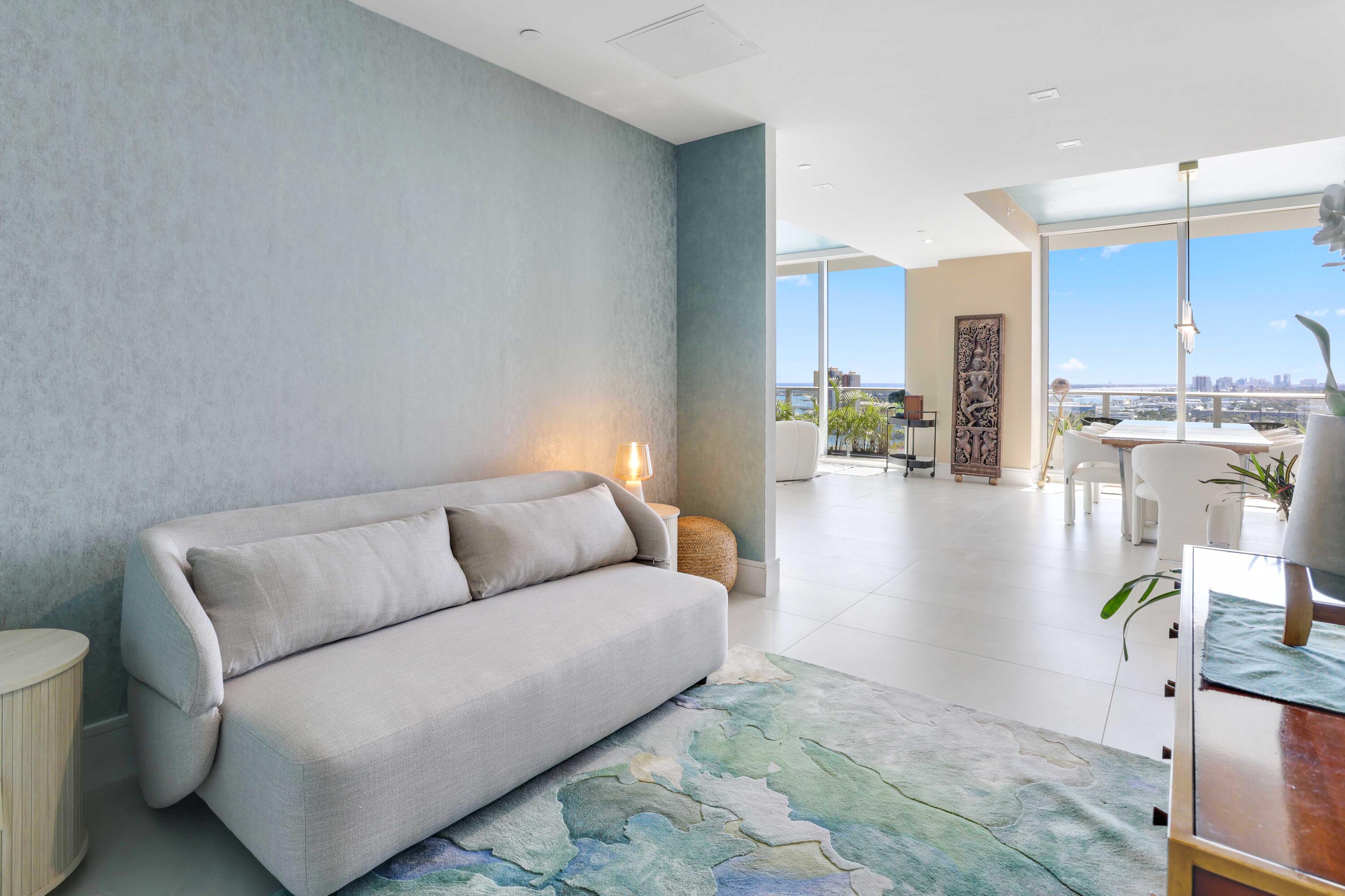 NAUTILUS 220 CONDOMINIUM - Residential