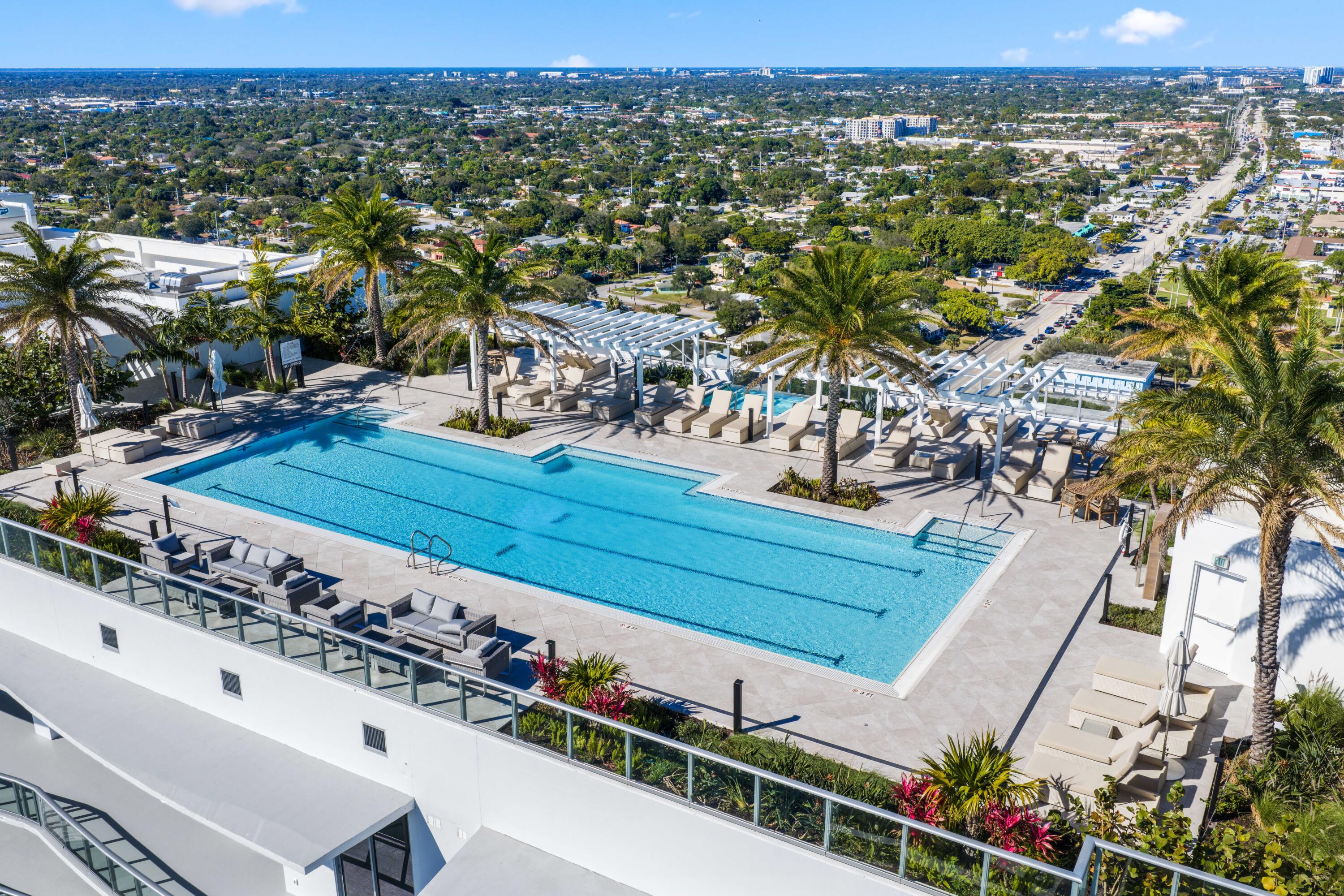 NAUTILUS 220 CONDOMINIUM - Residential