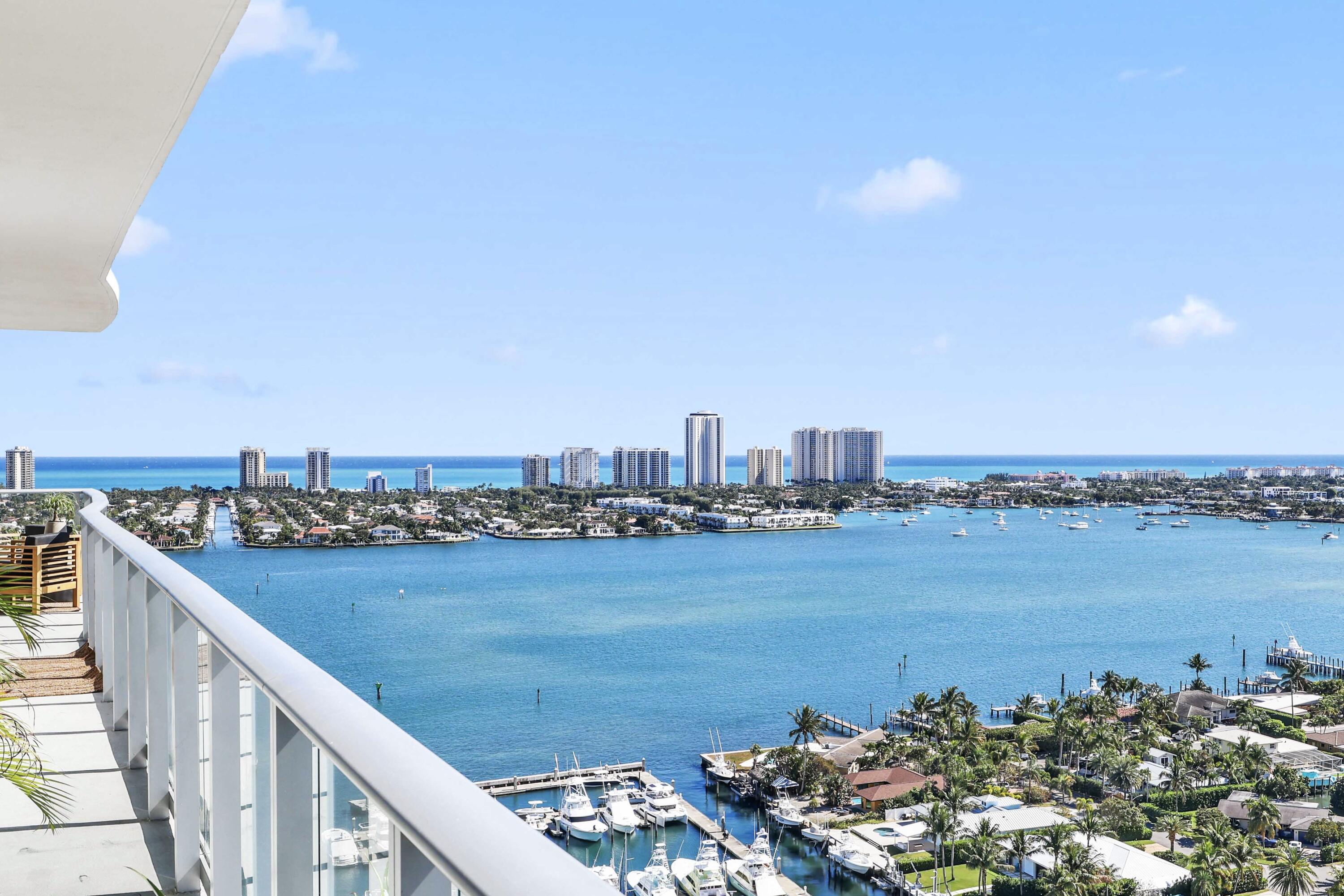 NAUTILUS 220 CONDOMINIUM - Residential