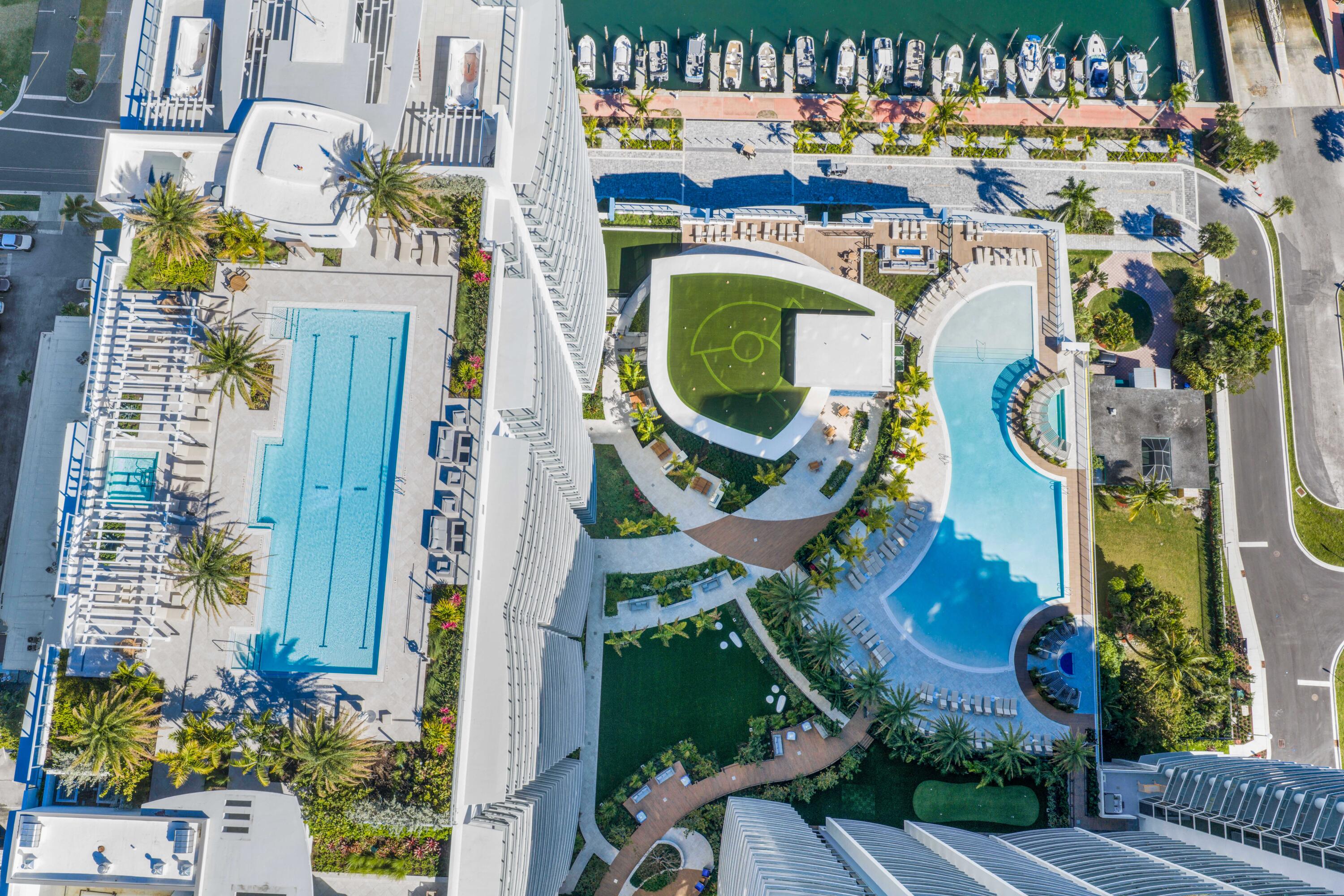 NAUTILUS 220 CONDOMINIUM - Residential