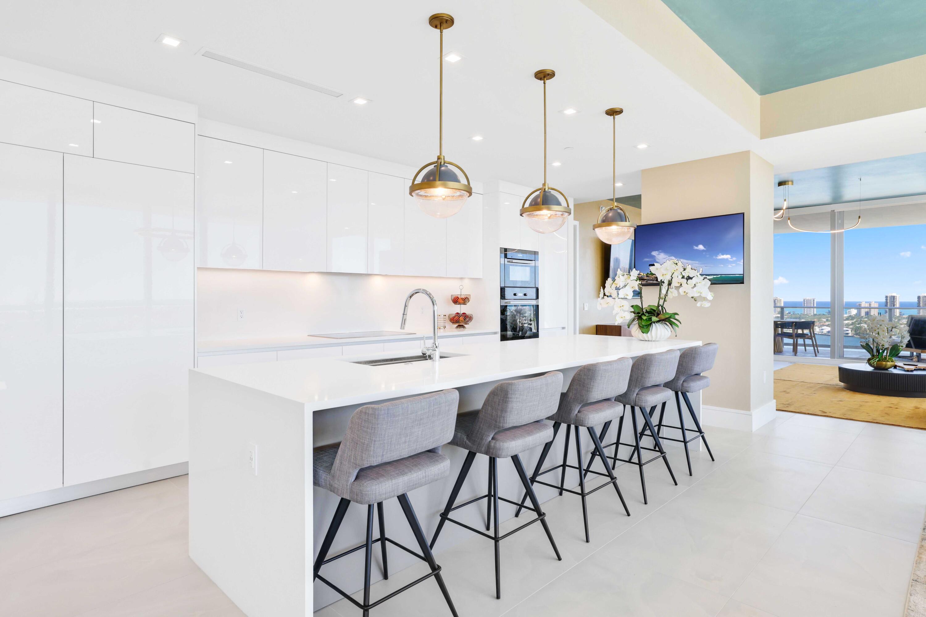 NAUTILUS 220 CONDOMINIUM - Residential