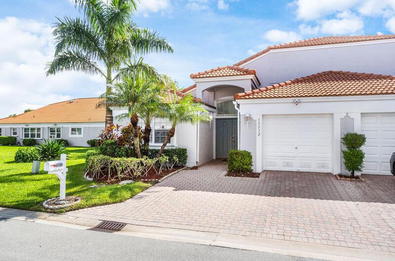 ** LAKEVIEW ** UPDATED ** VILLA TOWNHOME, 2 BD /2 BTH, FLORIDA RM + 1 CAR GARAGE. Mediterranean Model, AIR CONDITIONED FLORIDA RM, CATHEDRAL CEILINGS, ACCORDION SHUTTERS, TILED FLOORING THRU OUT. ON-SUITE MST BTH w/SEPARATE SHOWER + SPA TUB, DUAL SINK VANITY, WALK-IN CLOSET, SPLIT FLOOR PLAN, LG STAINLESS STEEL APPLIANCES. LAUNDRY RM w/FULL SZ NEWER FRONT LOAD WASHER + DRYER. TRUE CORNER LOT w/ADDED GREEN SPACE. BBQ ON YOUR OWN PATIO AND ENJOY THE LAKE VIEW! >> MUST SEE << LOW MONTHLY HOA INCLUDES, ROOF CLEANING + EXTERIOR PAINTING, INTERNET, CABLE, SECURITY SYSTEM MONITORING, POOL. TENNIS , COMMUNITY RM w/ FITNESS EQUIPMENT. CONVENIENT LOCATION, GATED * ALL AGE * COMMUNITY. CLOSE TO DELRAY MARKET PLACE AND DOWNTOWN DELRAY OCEAN-BEACH!!!
