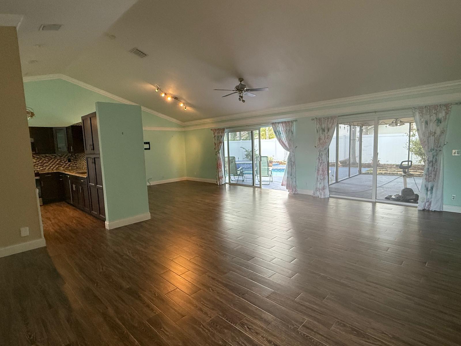 SUN VALLEY 2 - Residential Lease