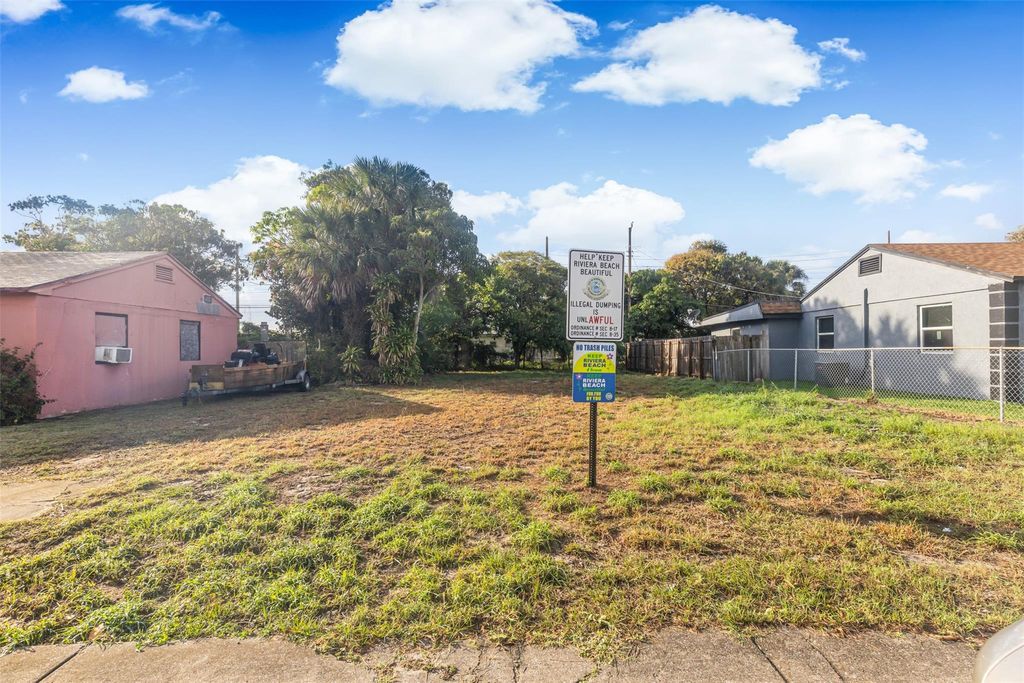 Photo of 555 W 2nd St, Riviera Beach, FL 33404 (MLS # F10487960)