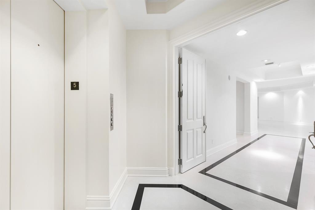 ONE WATERMARK PLACE OF THE PALM BEACHES - Residential