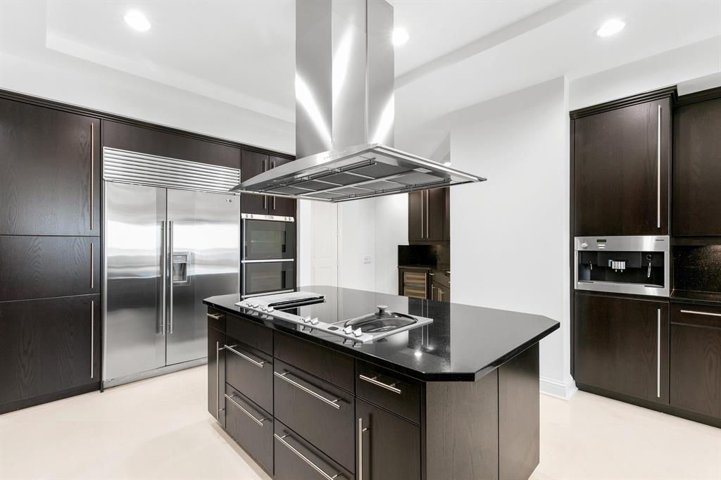 ONE WATERMARK PLACE OF THE PALM BEACHES - Residential