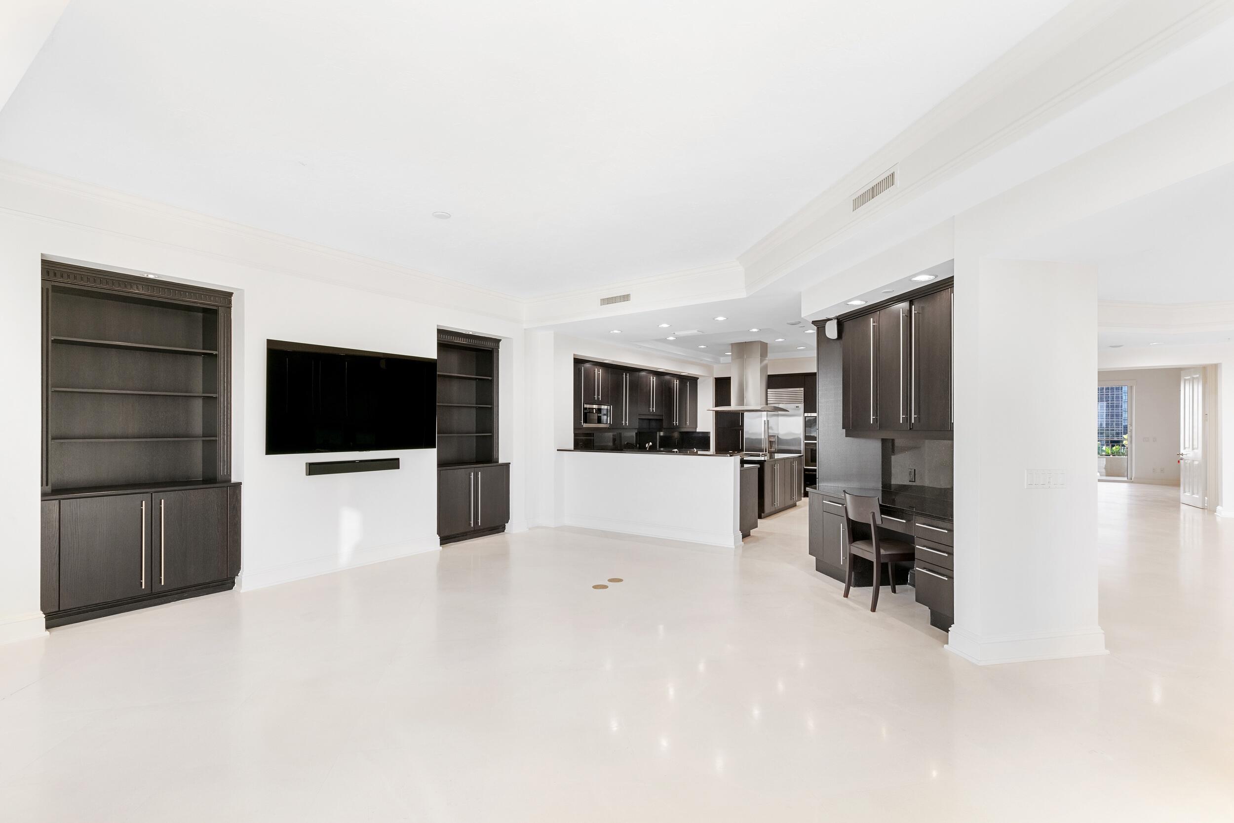 ONE WATERMARK PLACE OF THE PALM BEACHES - Residential