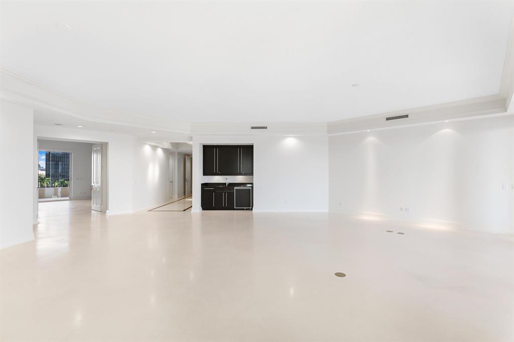 ONE WATERMARK PLACE OF THE PALM BEACHES - Residential