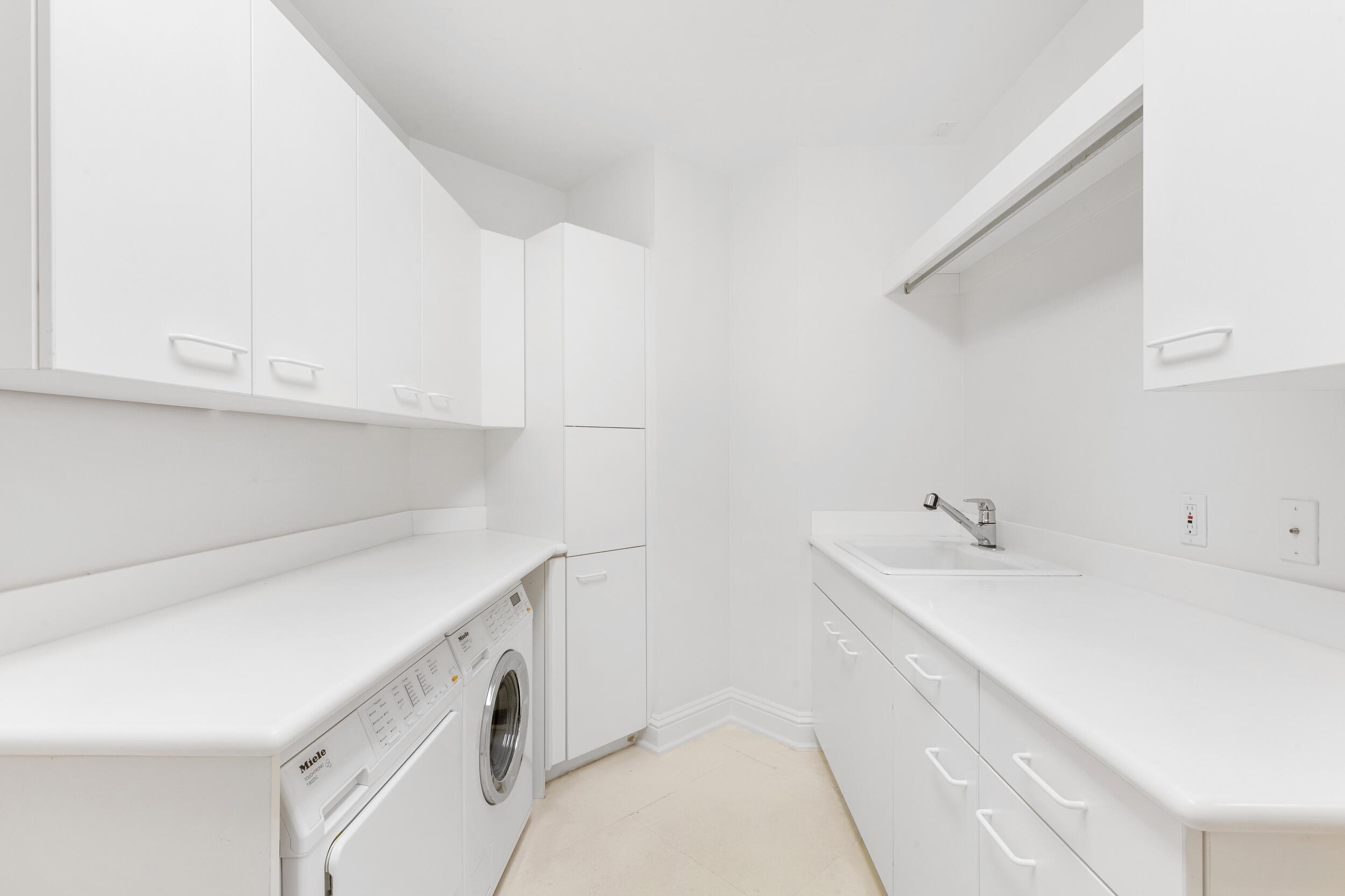 ONE WATERMARK PLACE OF THE PALM BEACHES - Residential