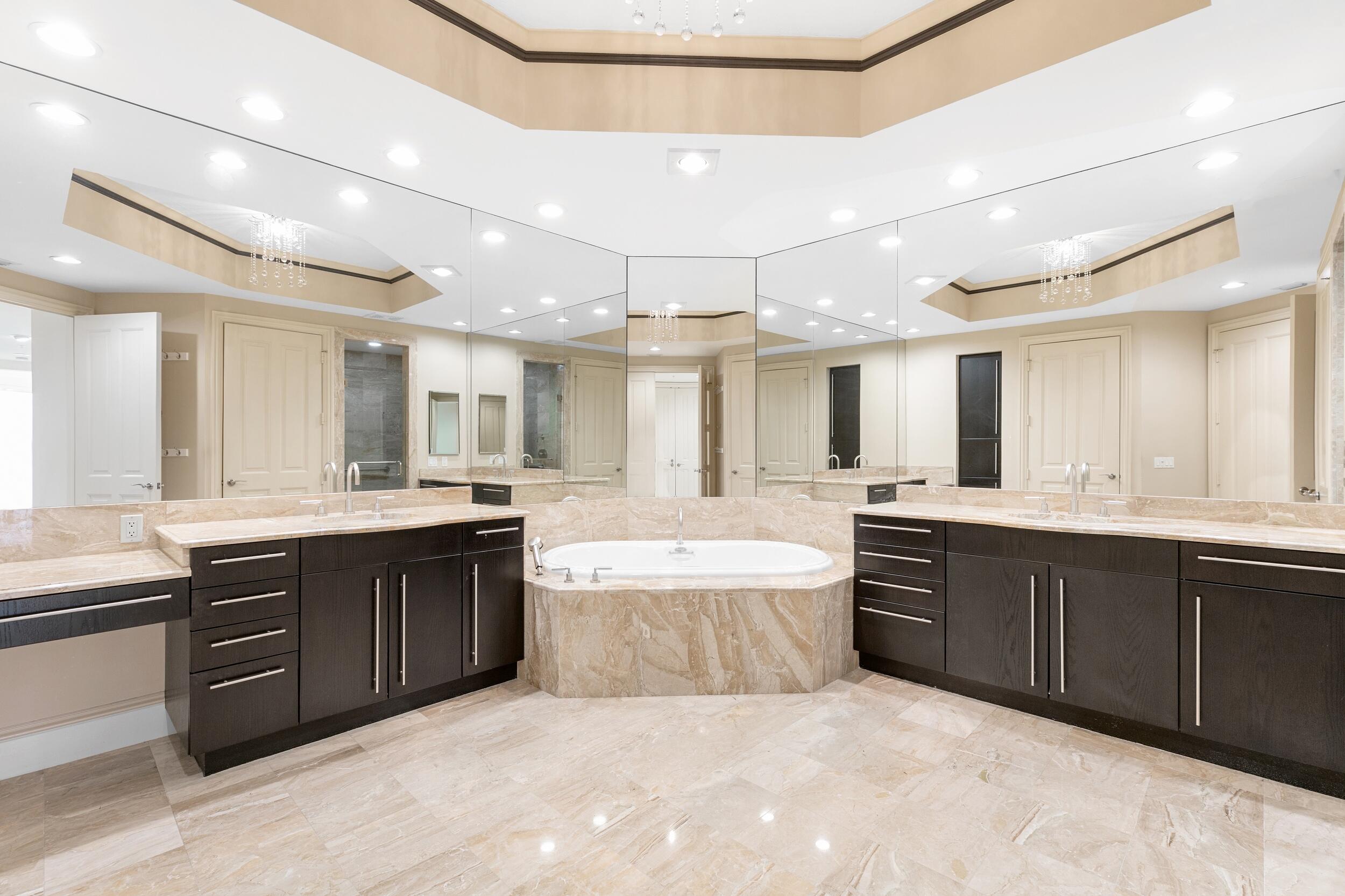 ONE WATERMARK PLACE OF THE PALM BEACHES - Residential