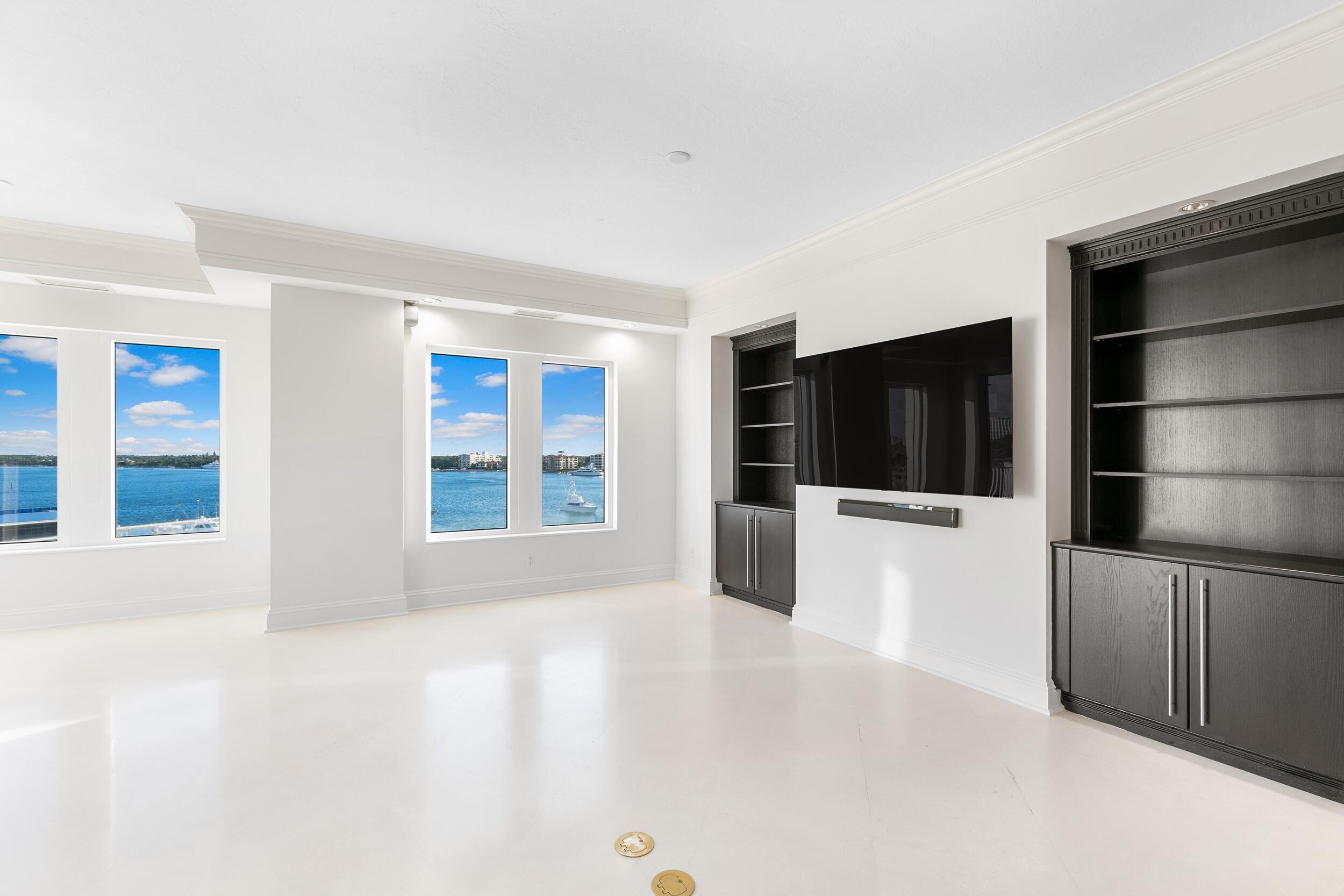 ONE WATERMARK PLACE OF THE PALM BEACHES - Residential