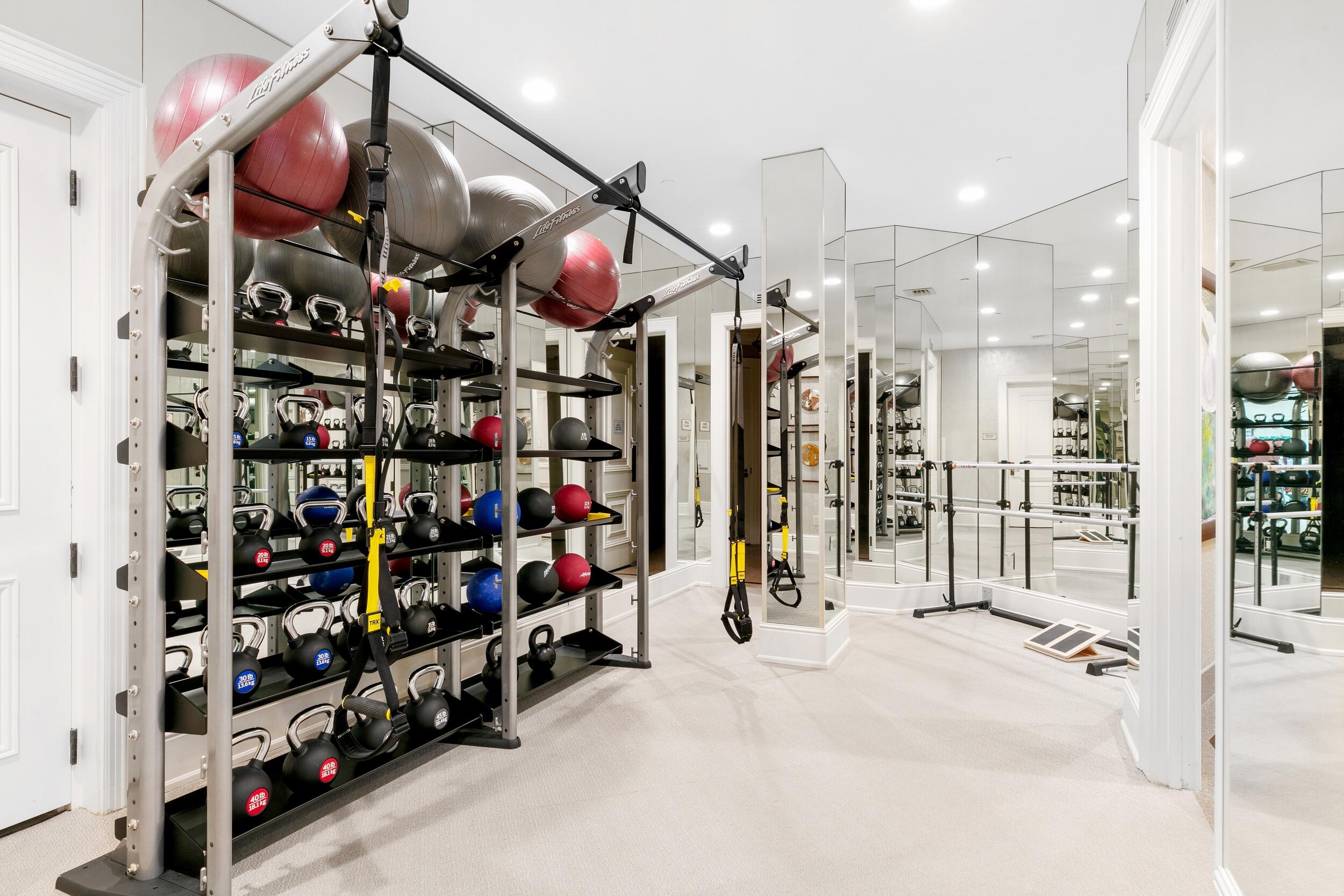 ONE WATERMARK PLACE OF THE PALM BEACHES - Residential