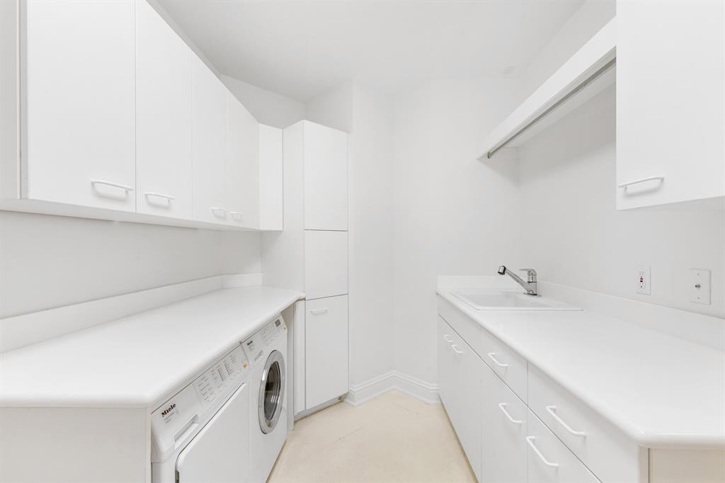 ONE WATERMARK PLACE OF THE PALM BEACHES - Residential