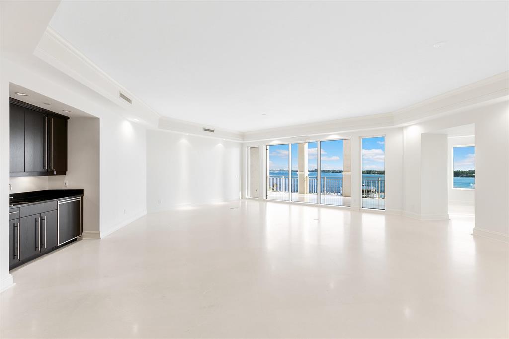 ONE WATERMARK PLACE OF THE PALM BEACHES - Residential