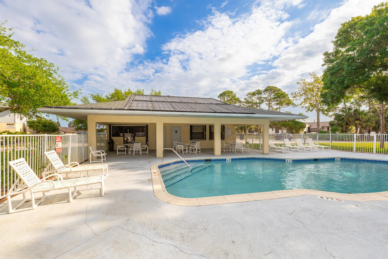 FAIRWAY PALMS CONDO - Residential