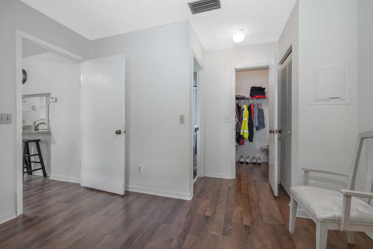 FAIRWAY PALMS CONDO - Residential