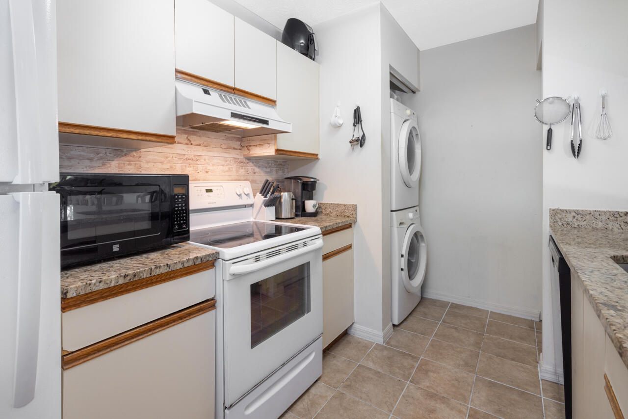 FAIRWAY PALMS CONDO - Residential