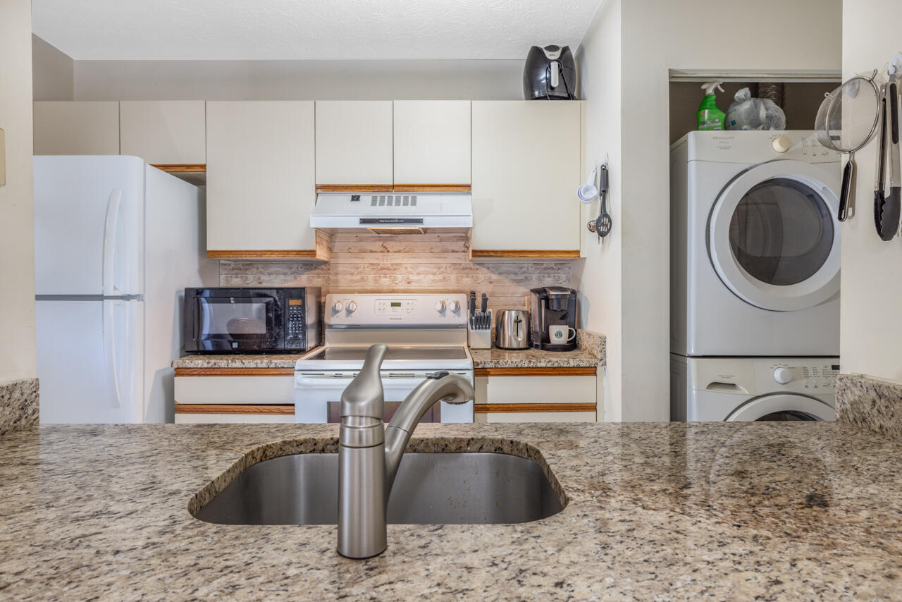 FAIRWAY PALMS CONDO - Residential