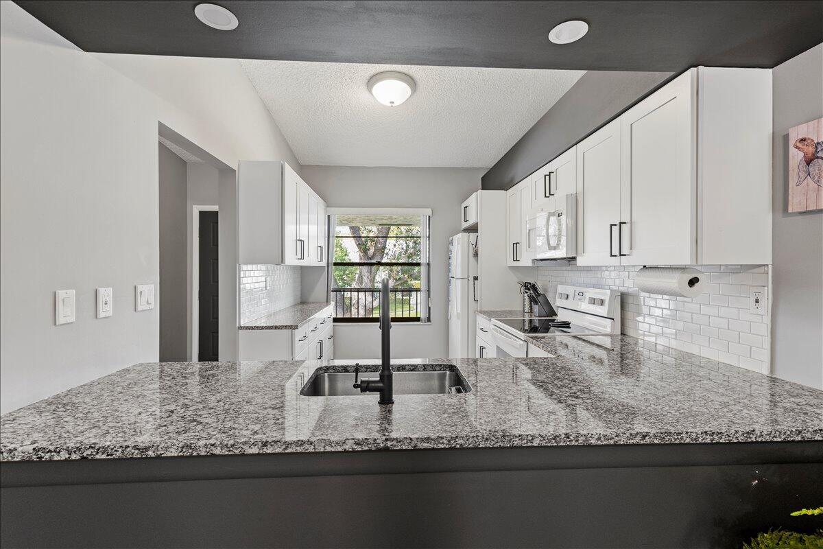 SABAL RIDGE CONDO - Residential