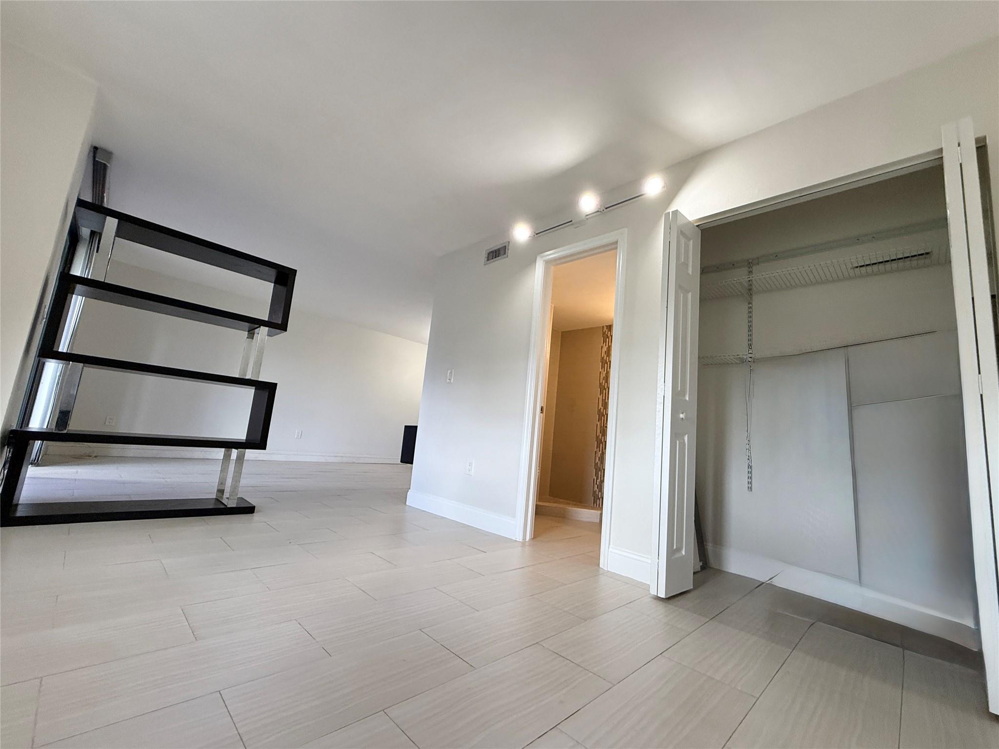 Colony Point 5 Condo - Residential