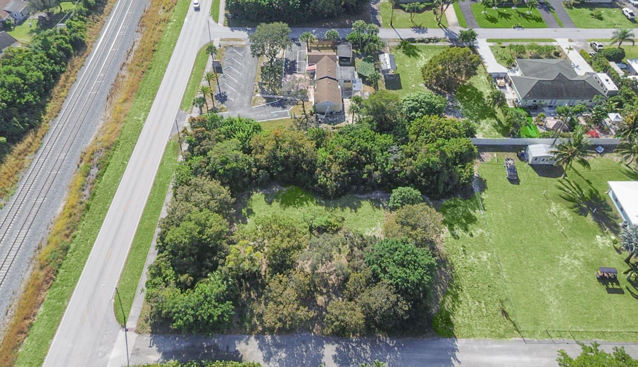 LYONS'S UNREC - Land