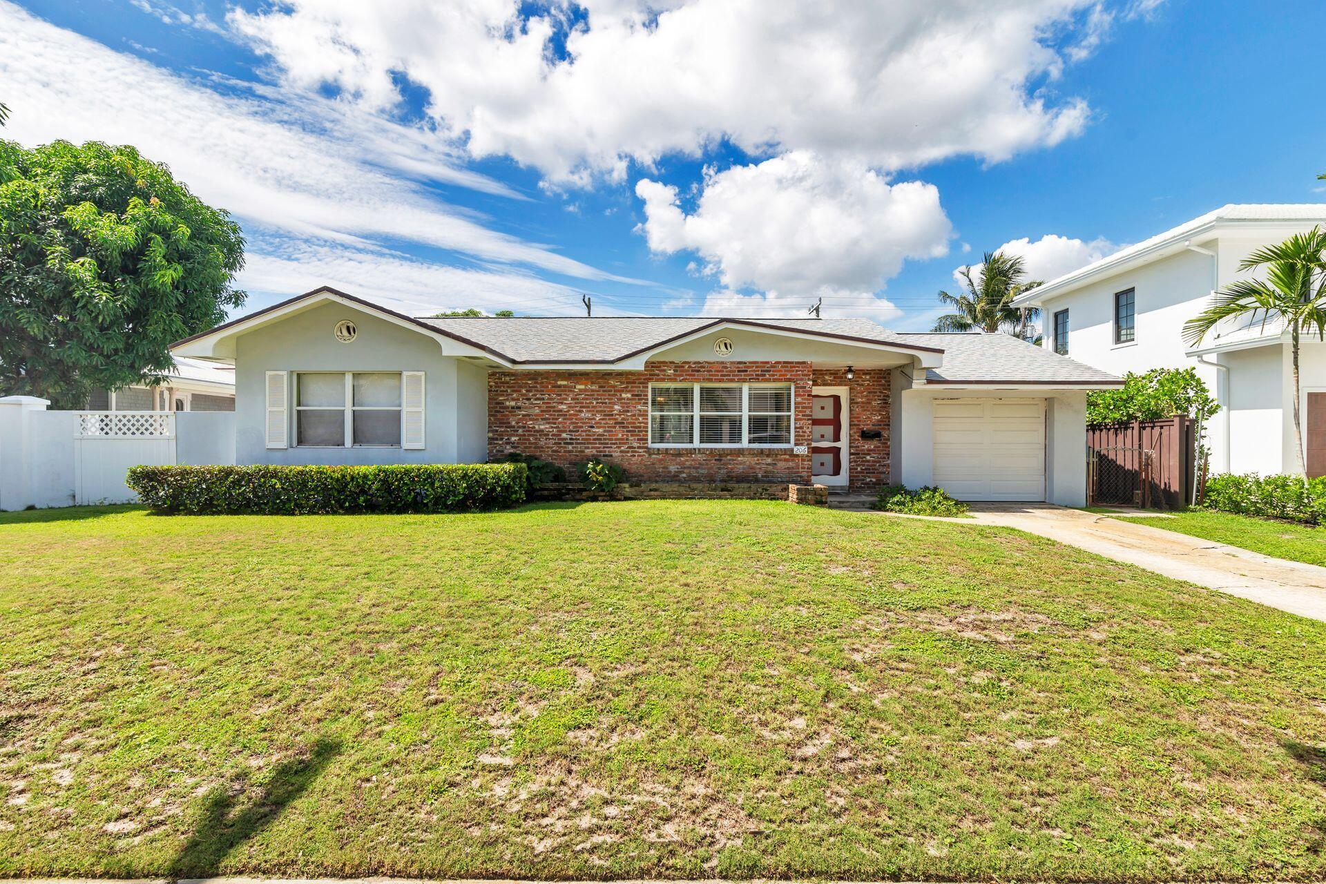 206 Pershing Way, West Palm Beach, FL, 33401/$2,295,000 2 206 Pershing Way