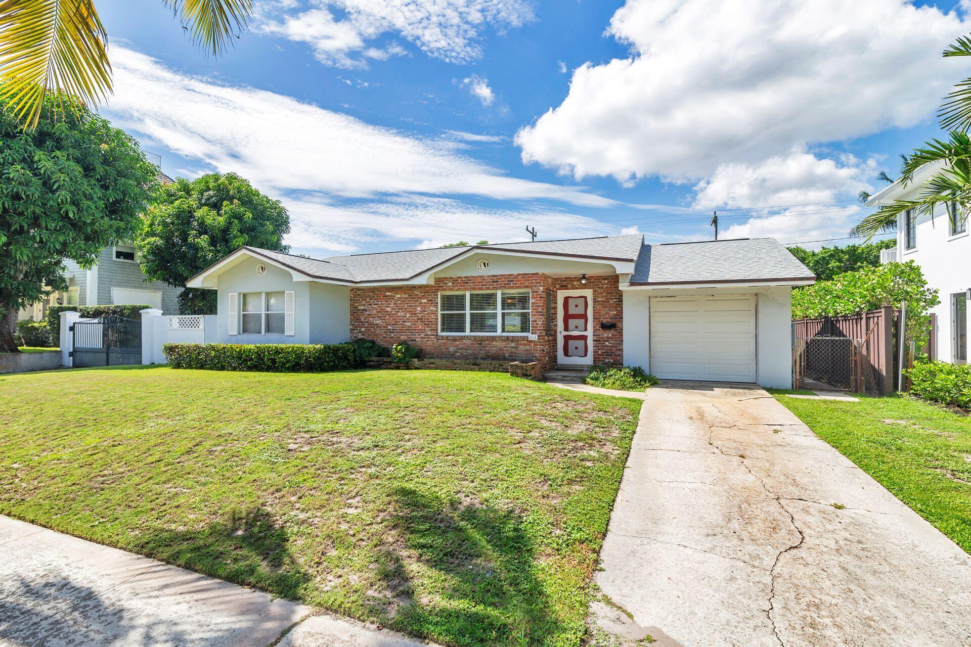 206 Pershing Way, West Palm Beach, FL, 33401/$2,295,000 1 206 Pershing Way