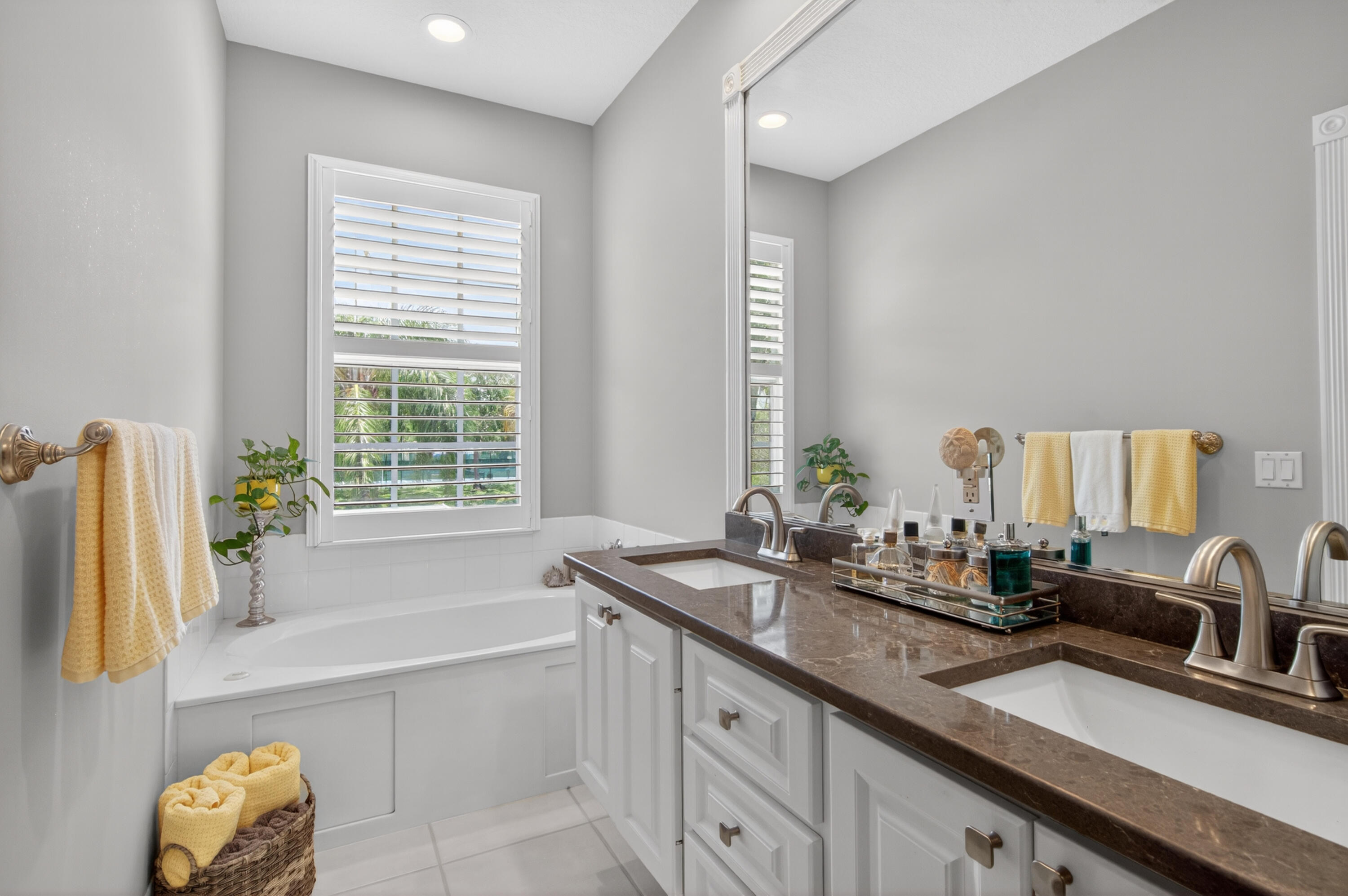 CATALINA LAKES - Residential