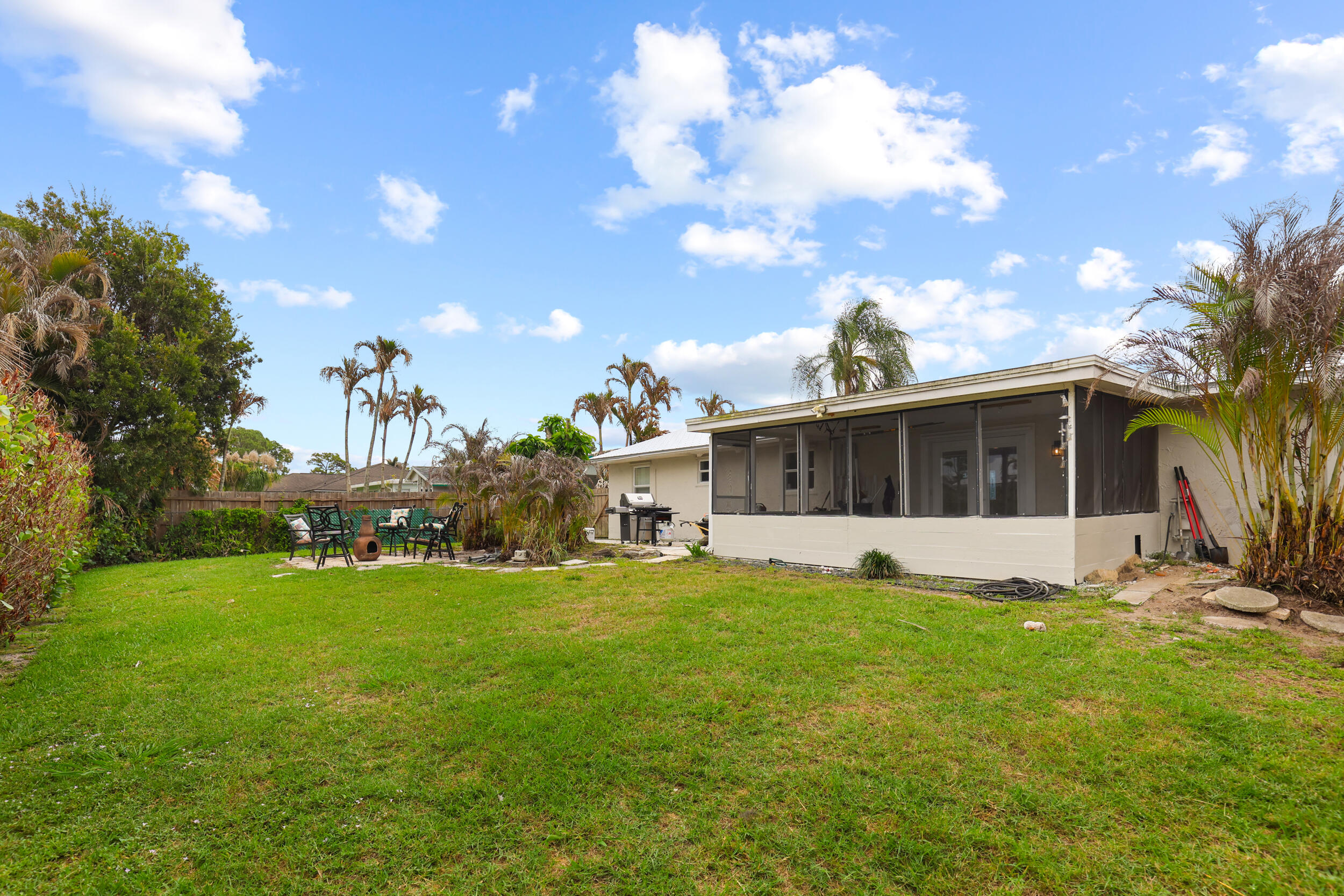 CORAL GARDENS - Residential