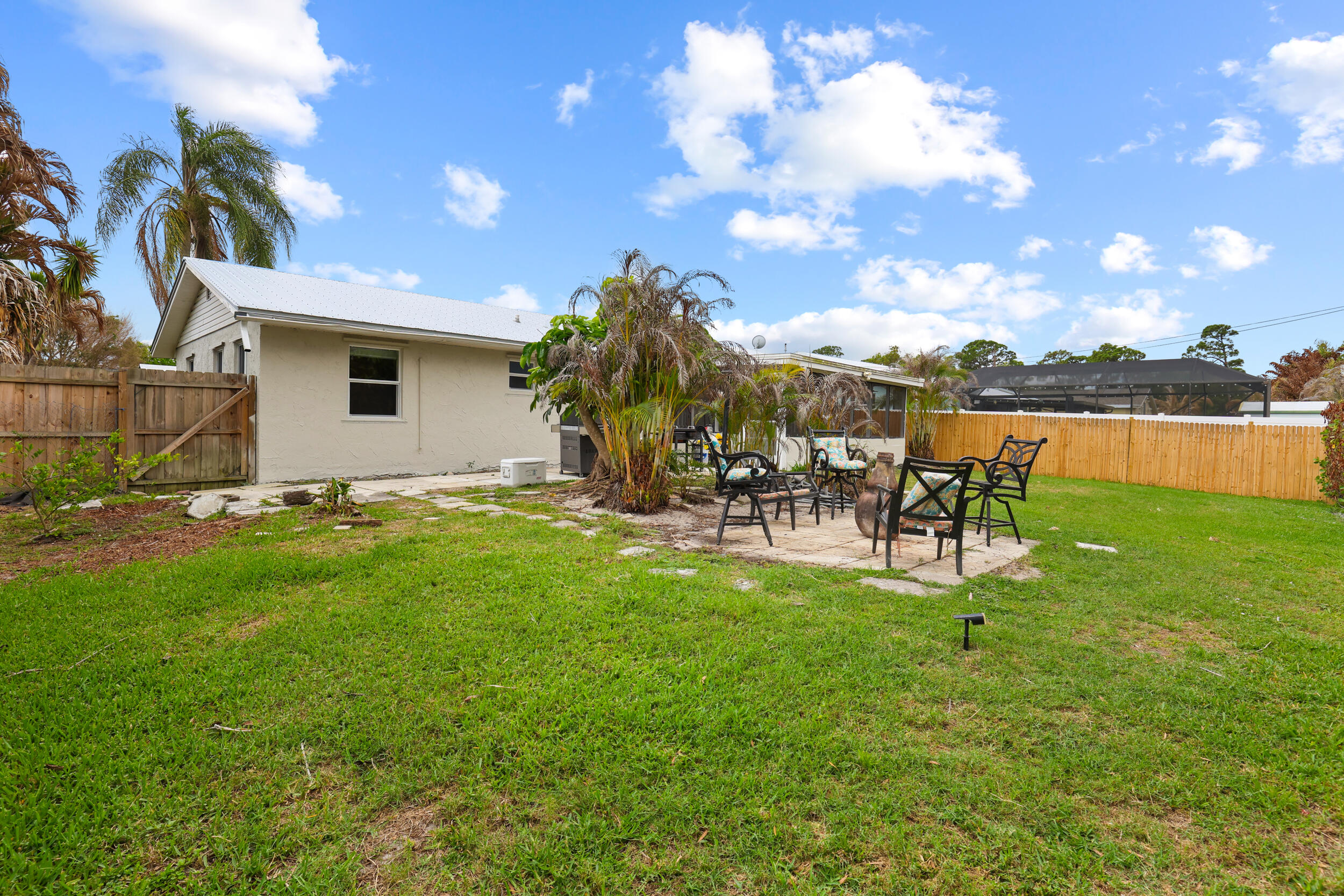 CORAL GARDENS - Residential