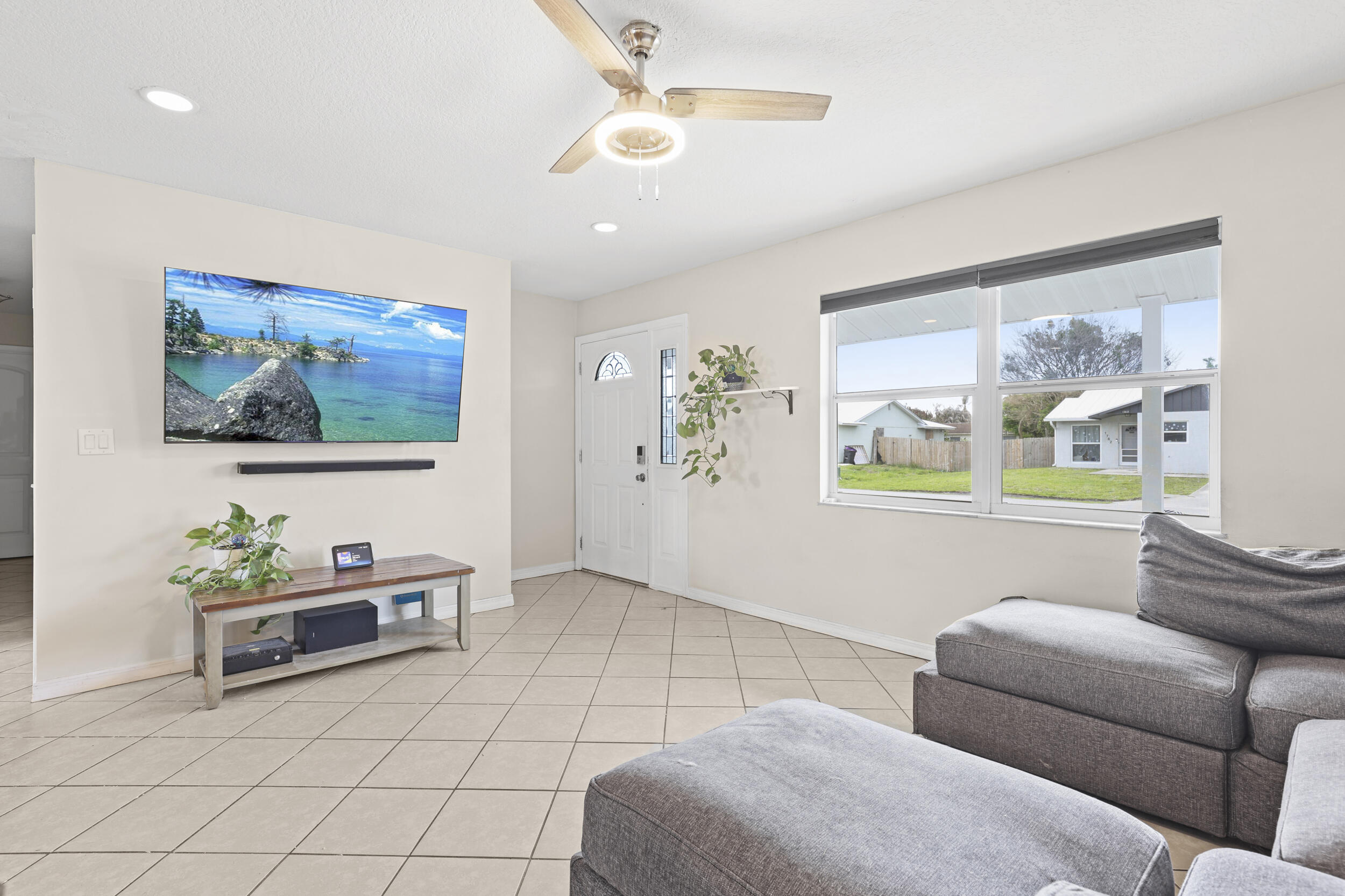 CORAL GARDENS - Residential