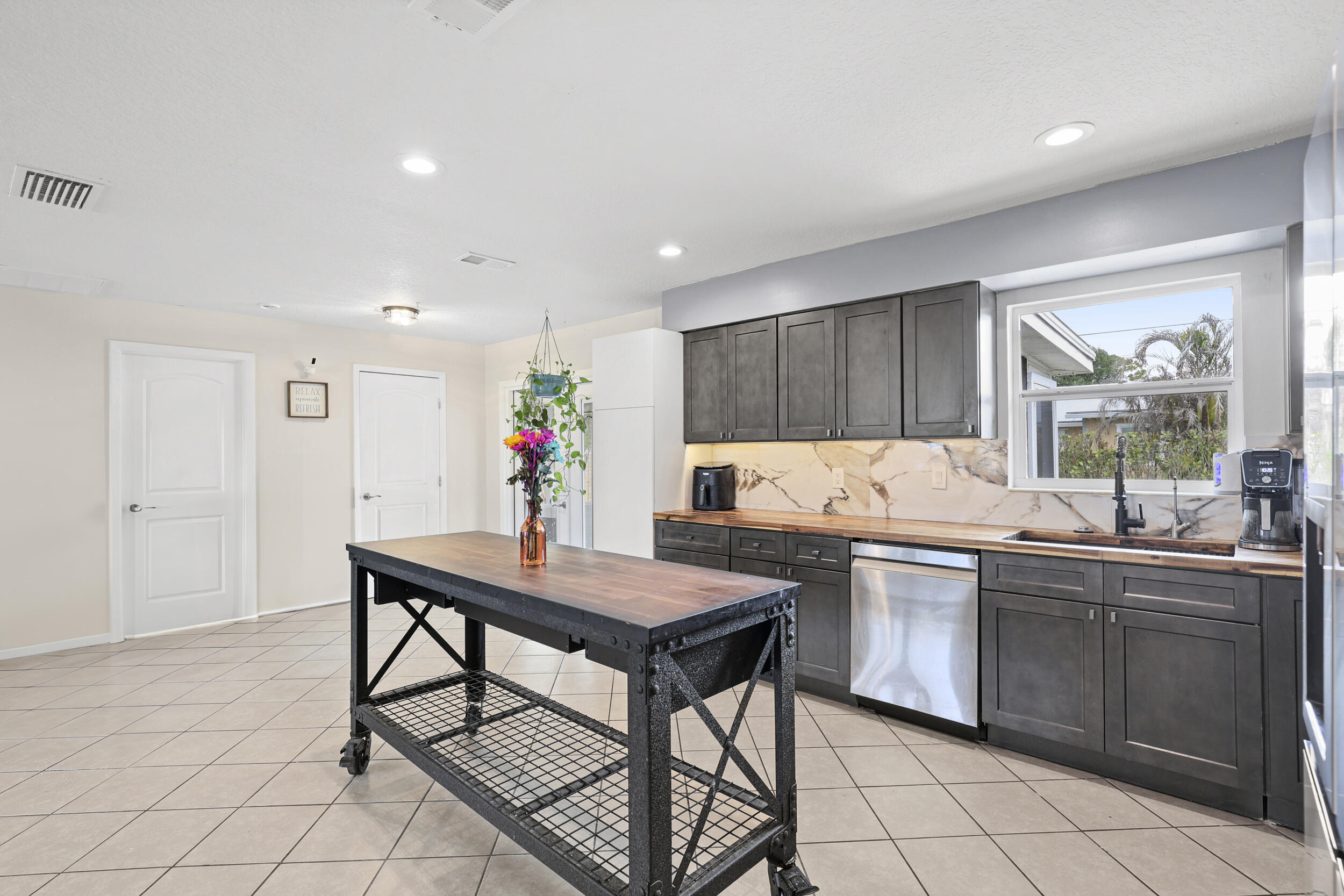 CORAL GARDENS - Residential