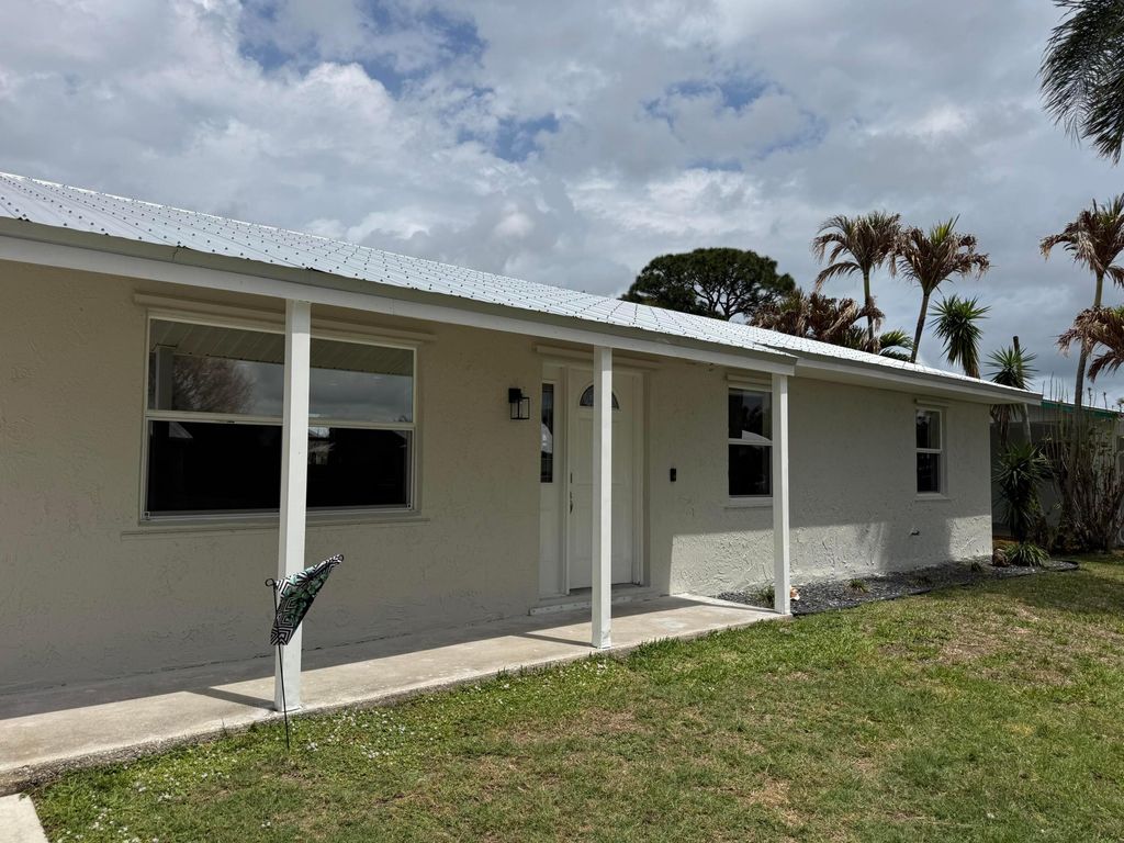 Photo of 1741 SE Jackson Street, Stuart, FL 34997 (MLS # B26017960)