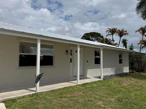 Photo of 1741 SE Jackson Street, Stuart, FL 34997 (MLS # B26017960)