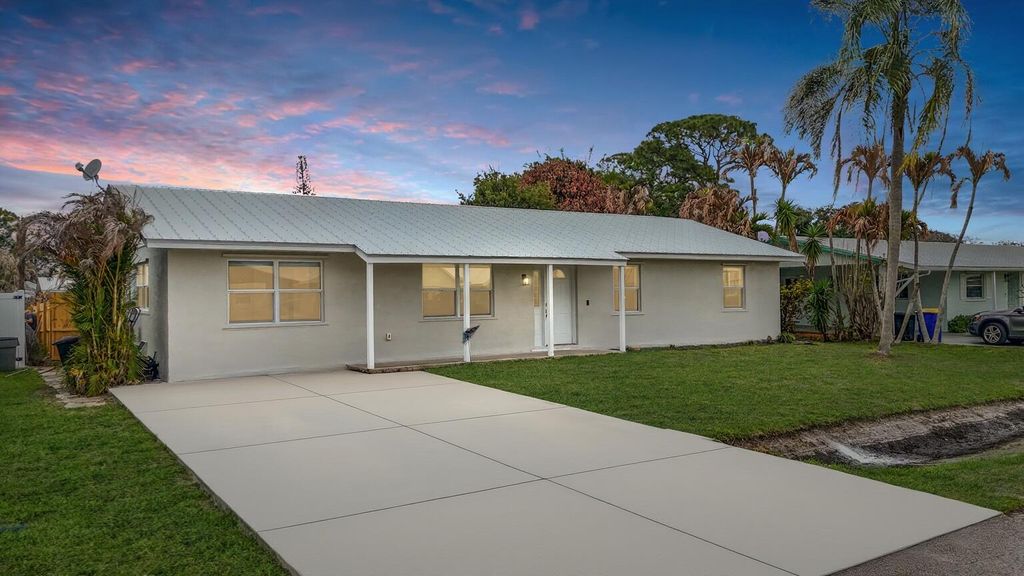 Photo of 1741 SE Jackson Street, Stuart, FL 34997 (MLS # B26017960)